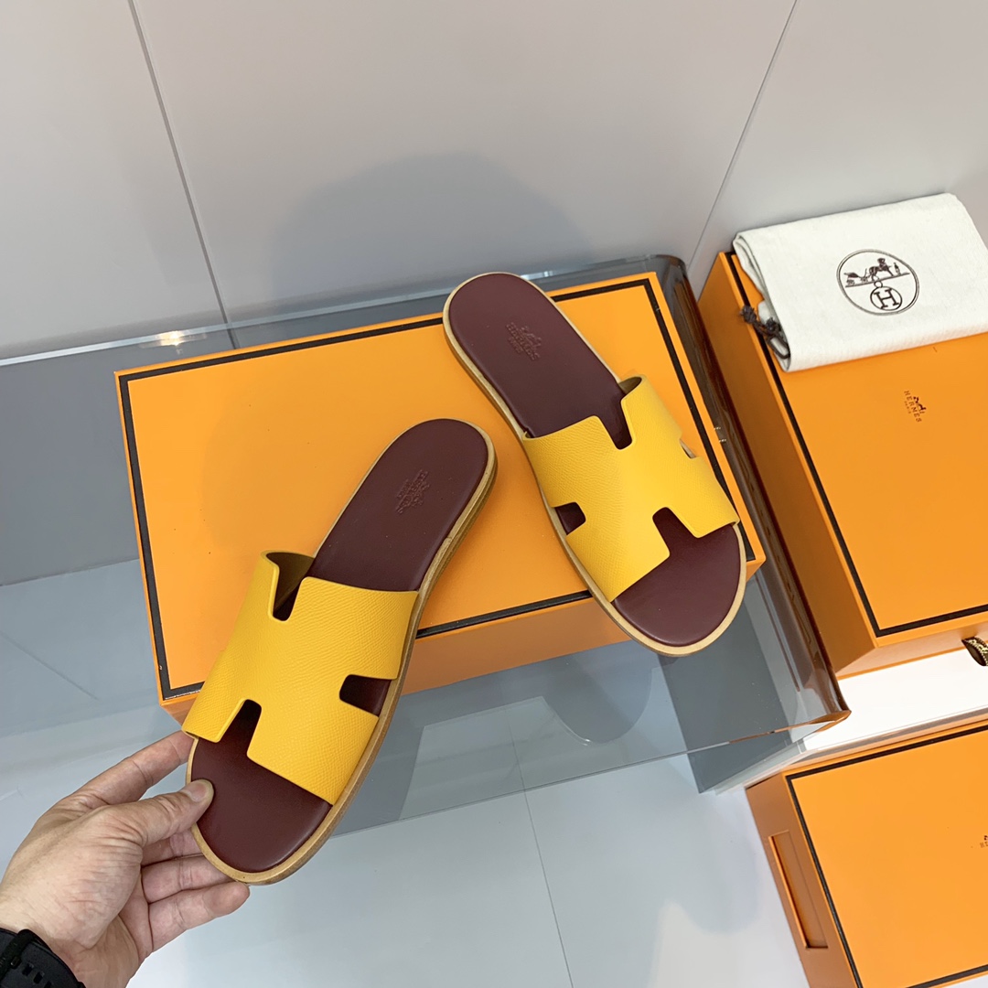 H**mes sandals