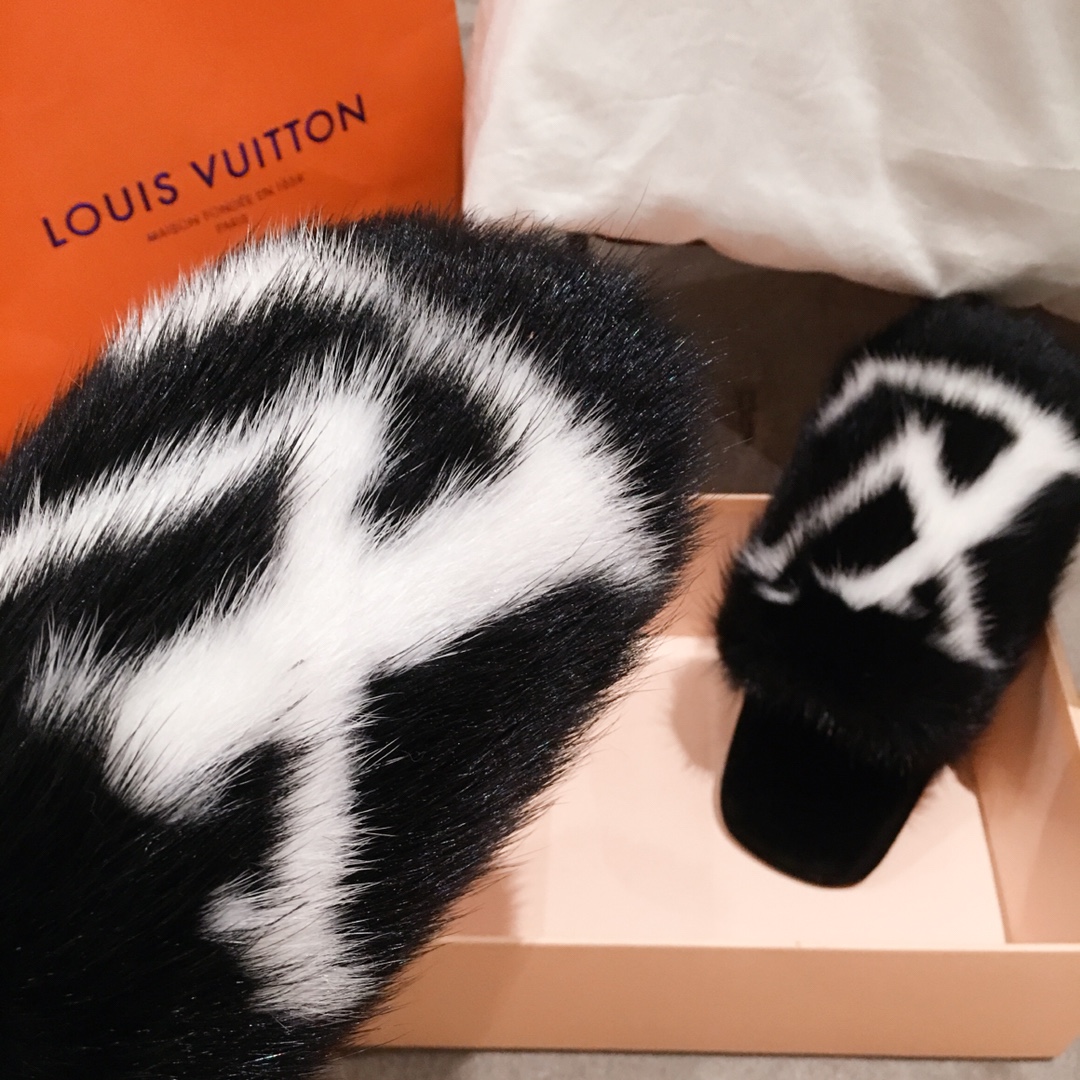 l0*is V*t0n slippers