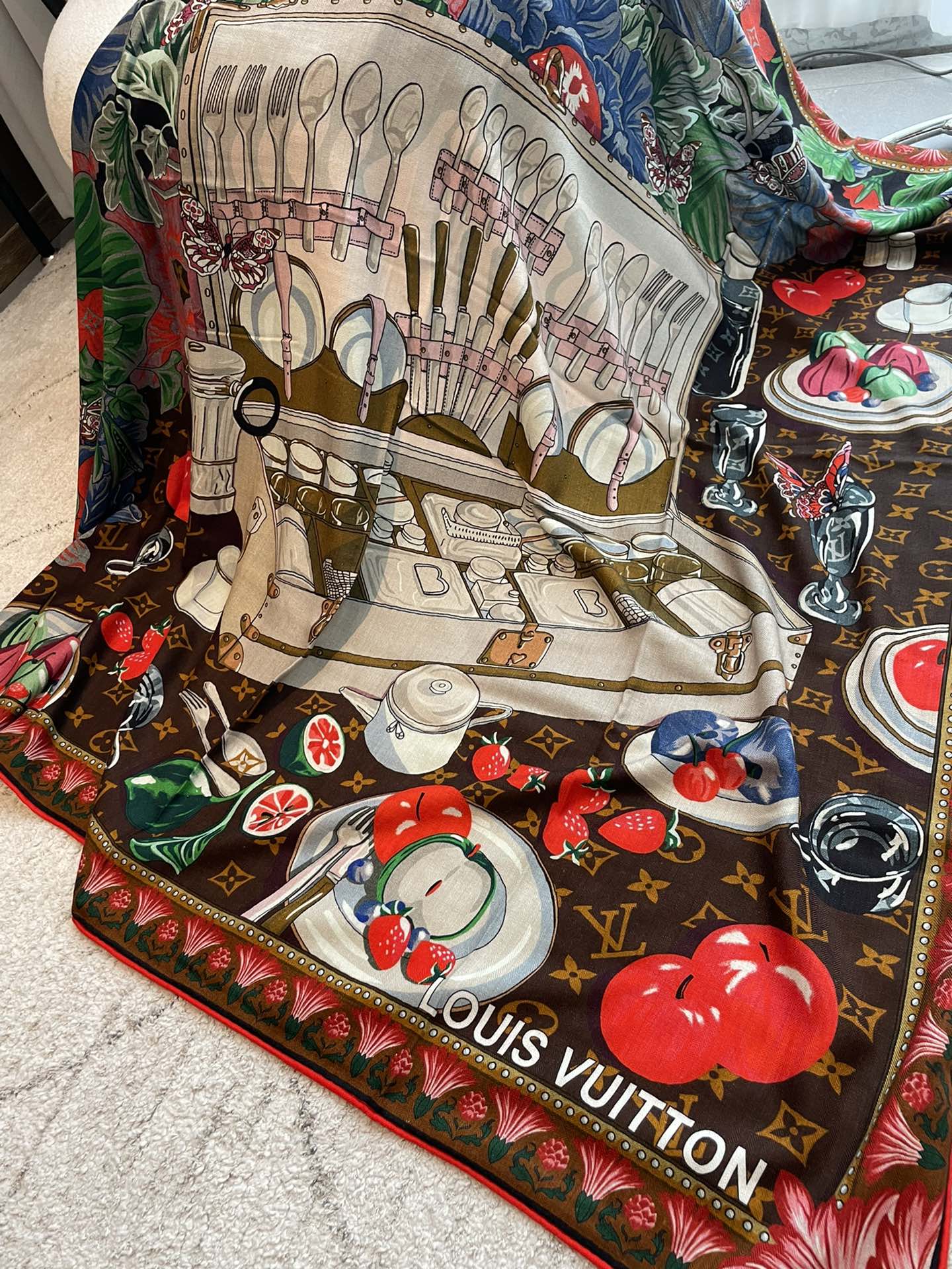 l0*is V*t0n square towel-140*140cm