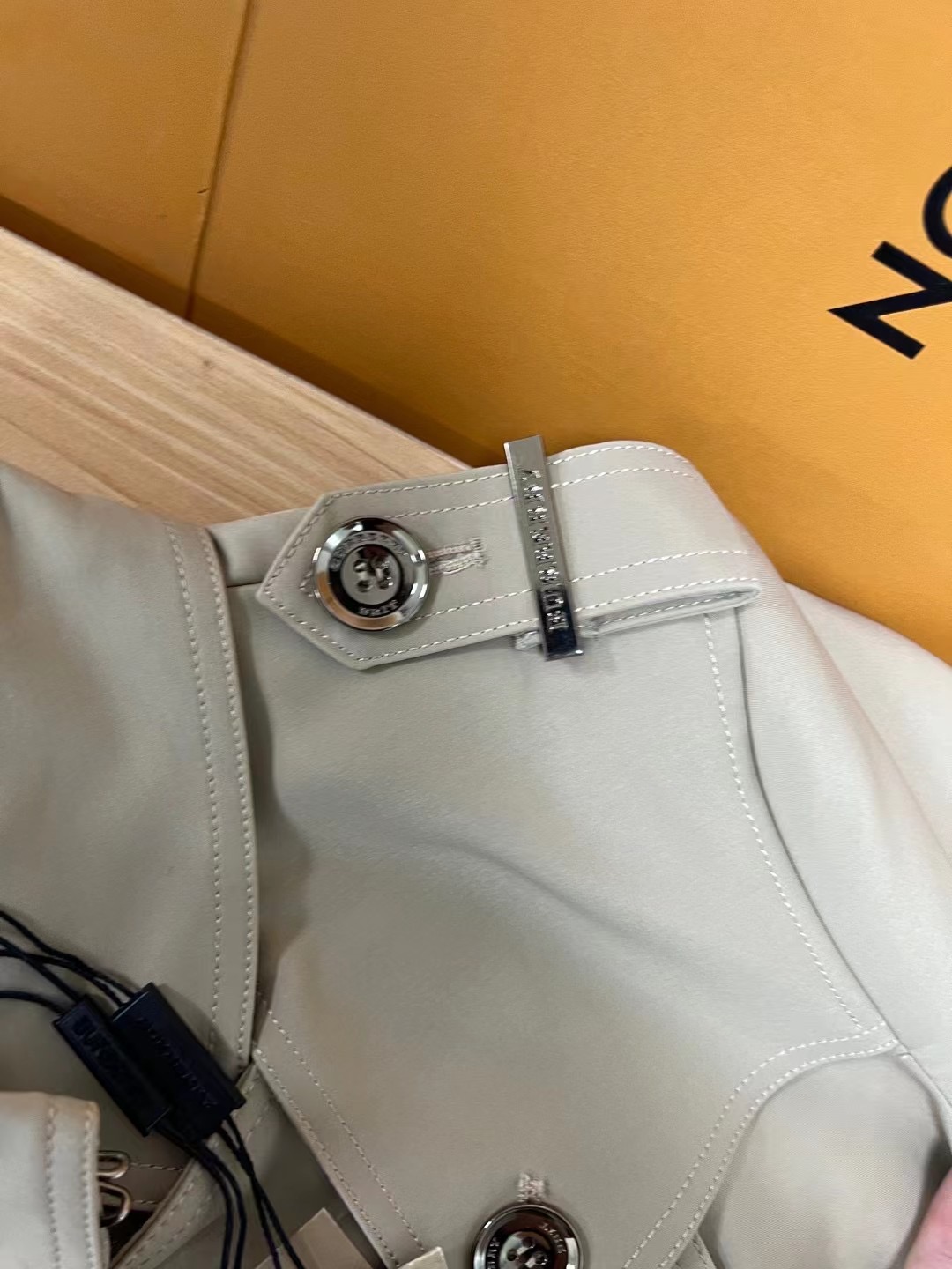 B**rry 2022ss windbreaker