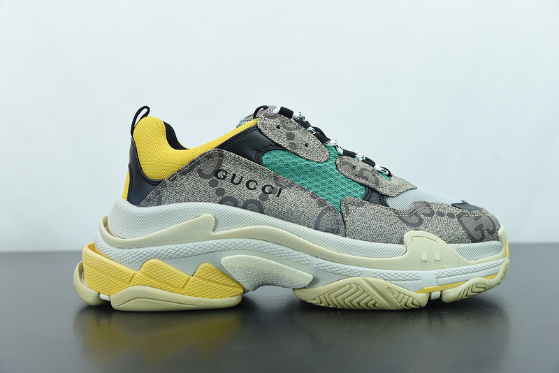 Ba*len*cia*ga triple s
