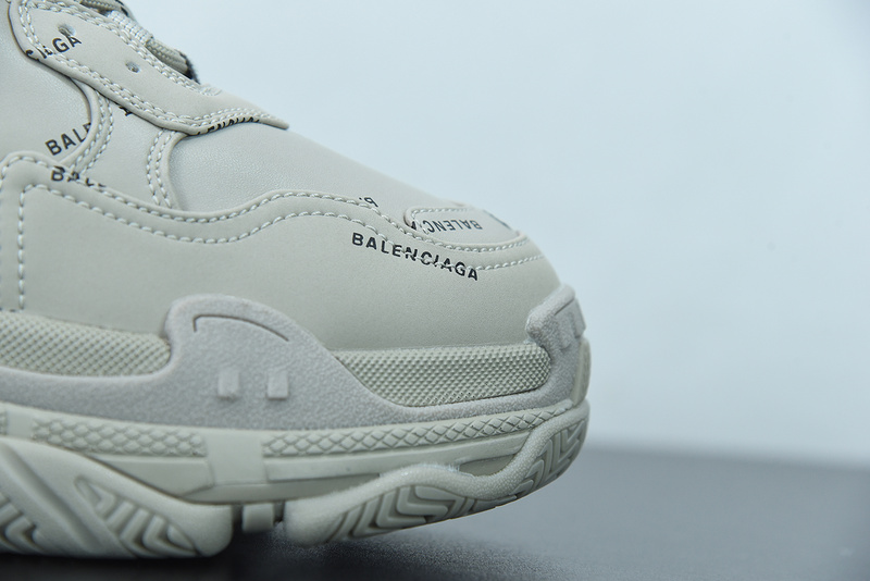 Ba*len*cia*ga triple s