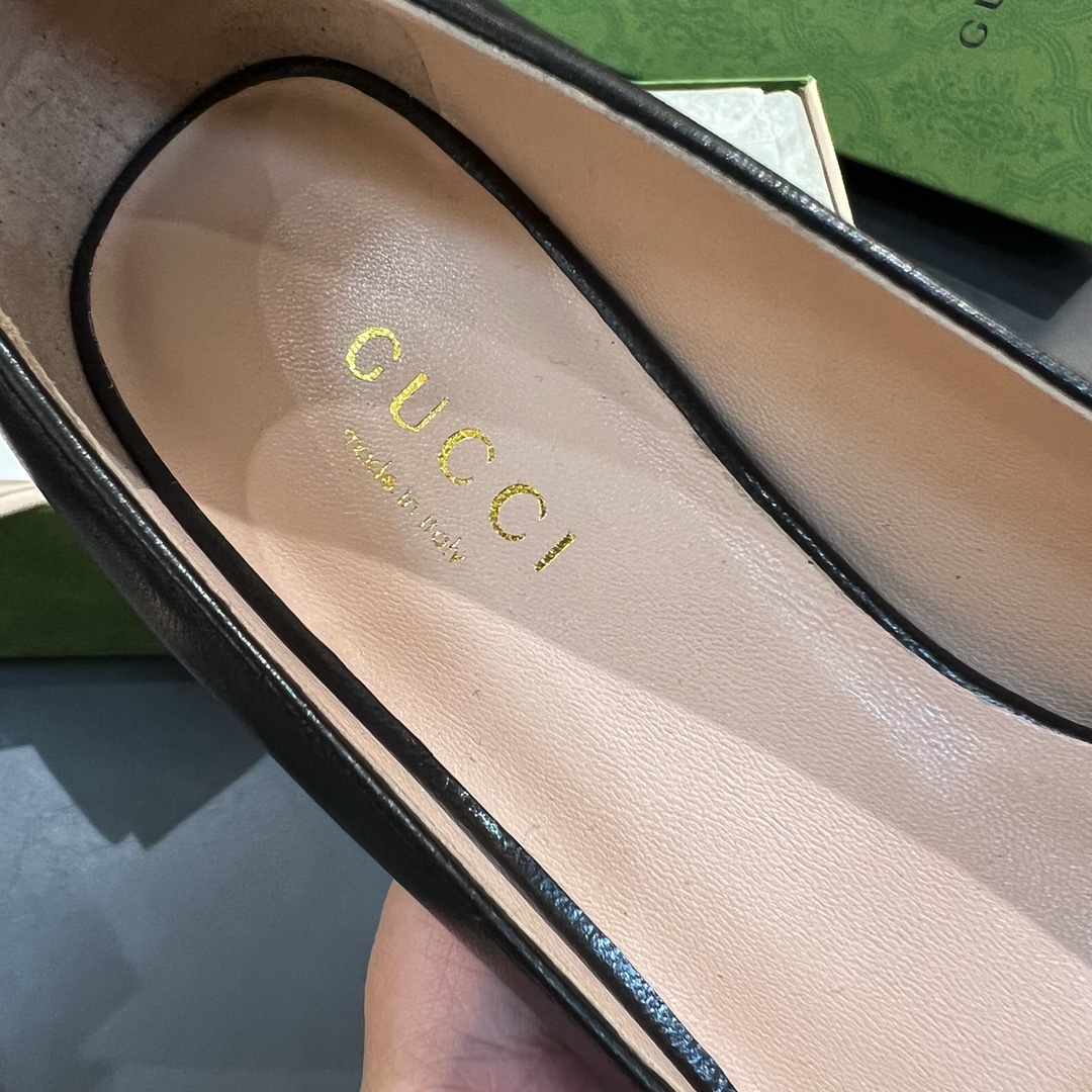 G*u*i loafers