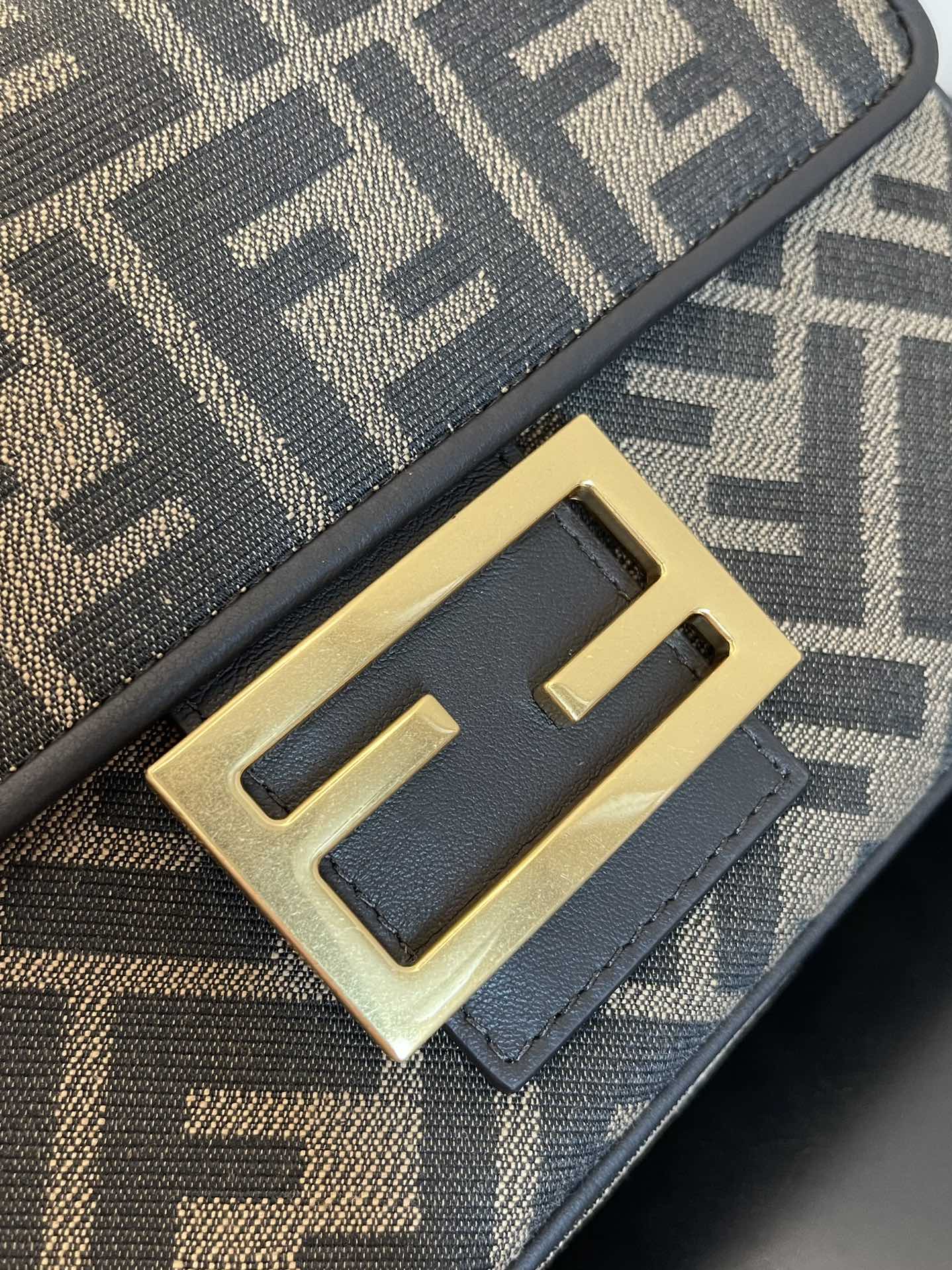 F**di baguette bag-24x14x7cm