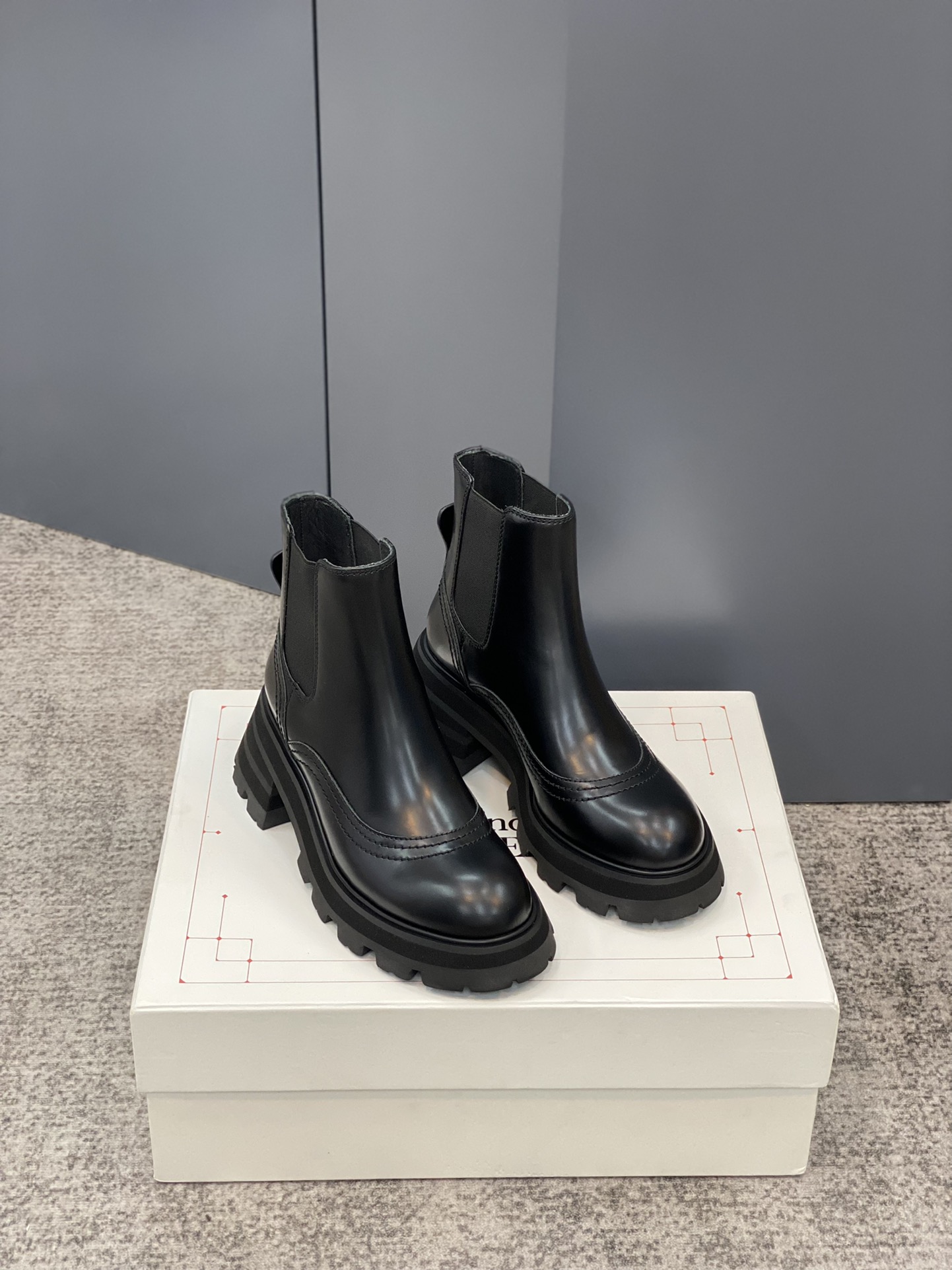 A1exa*der m*q*en boots