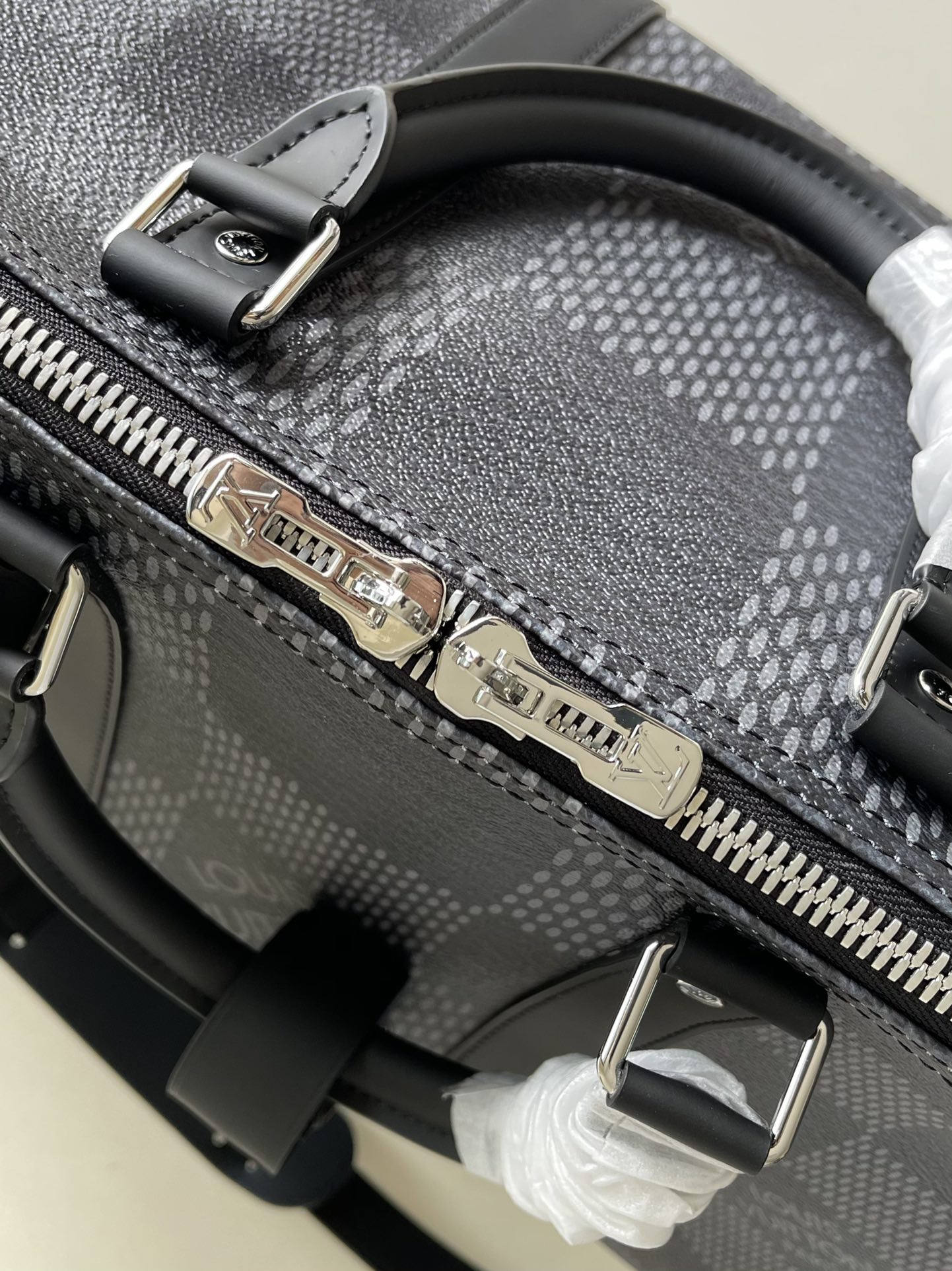 l0*is V*t0n keepall 50