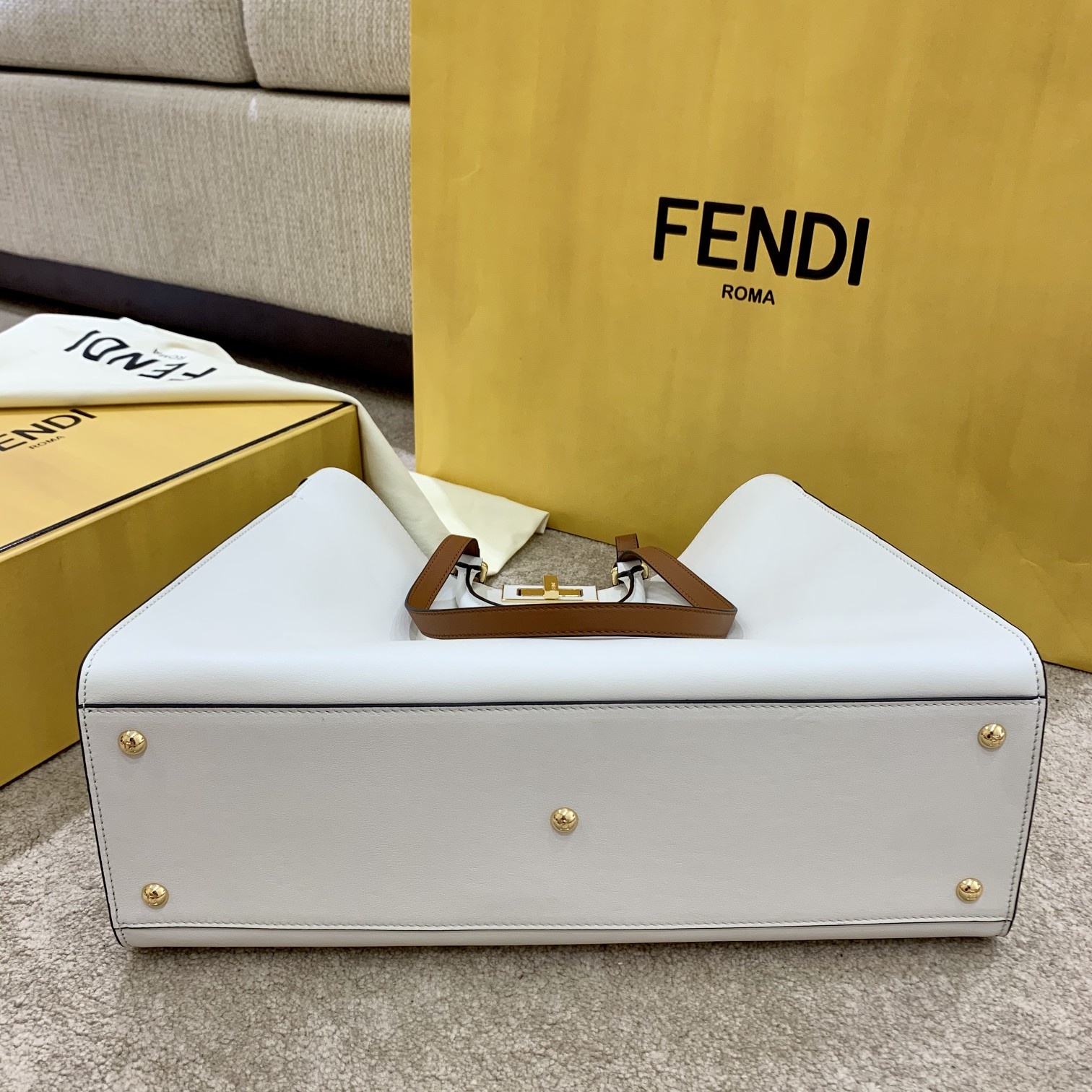 F**di peekabootote-41*29*16cm