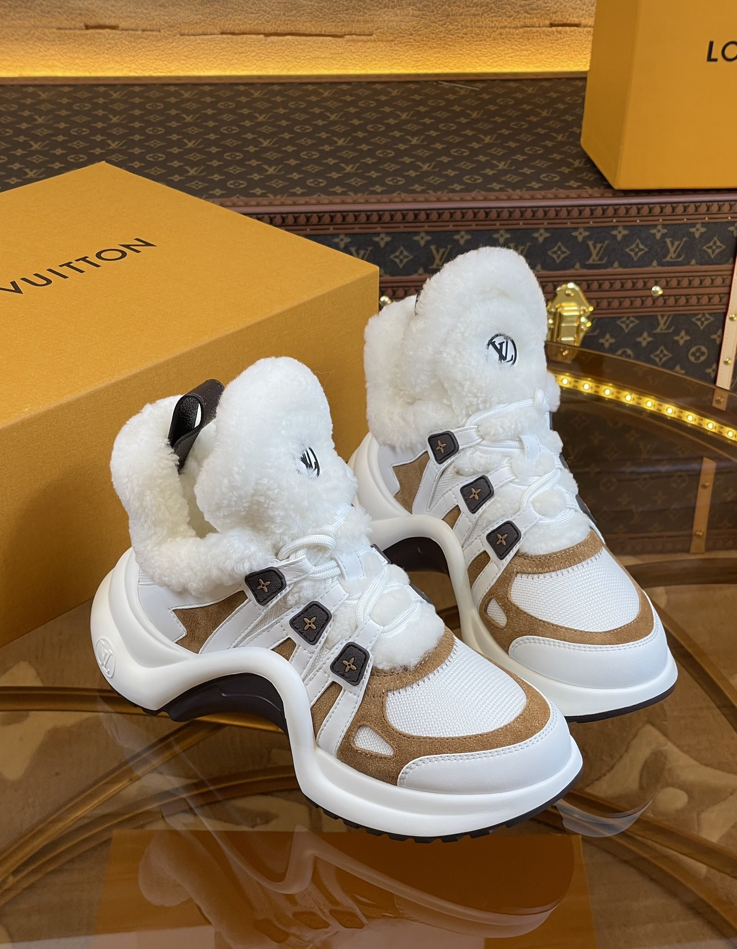 l0*is V*t0n archlight sneaker