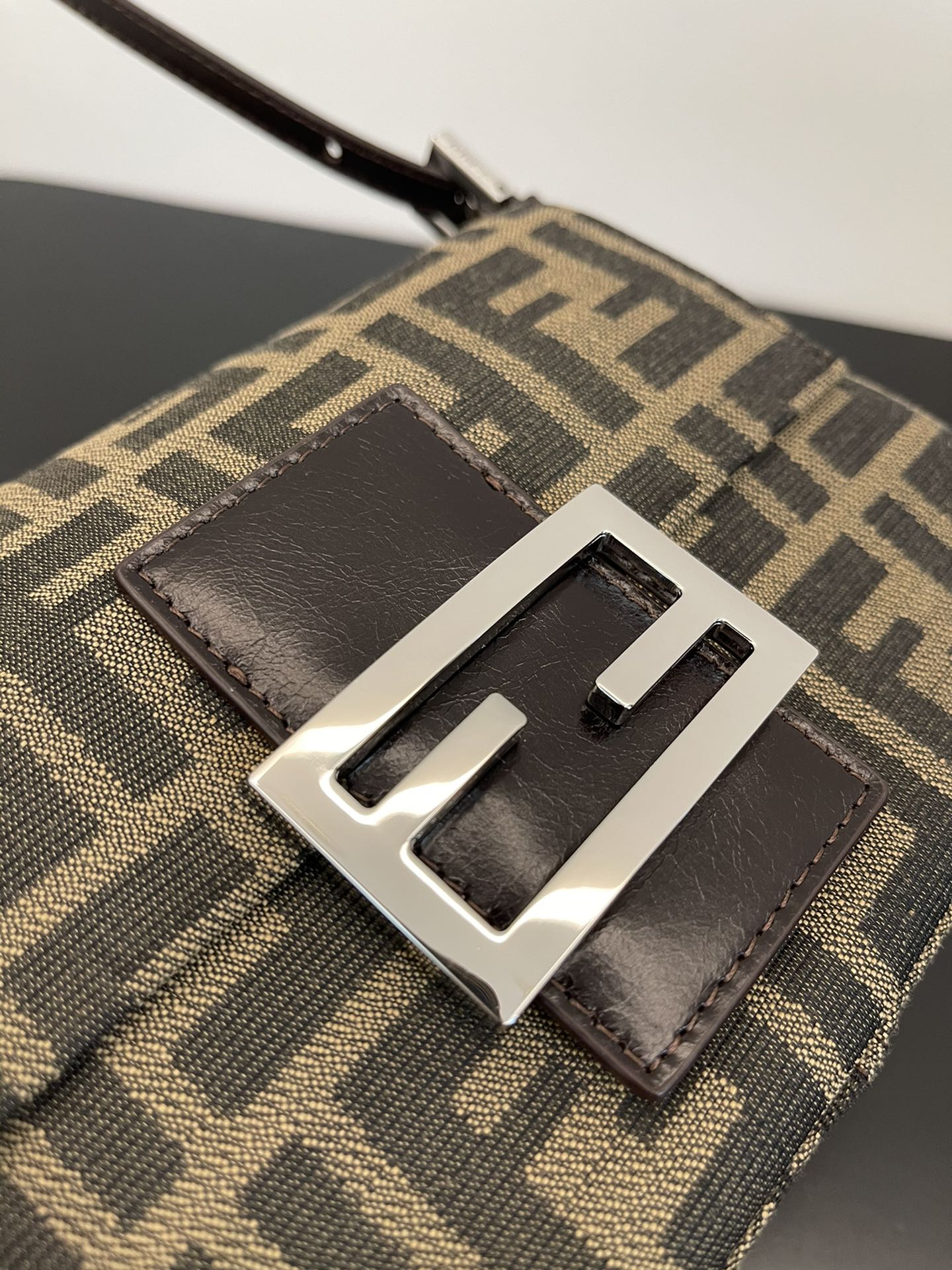 F**di small baguette bag-20x15x9cm