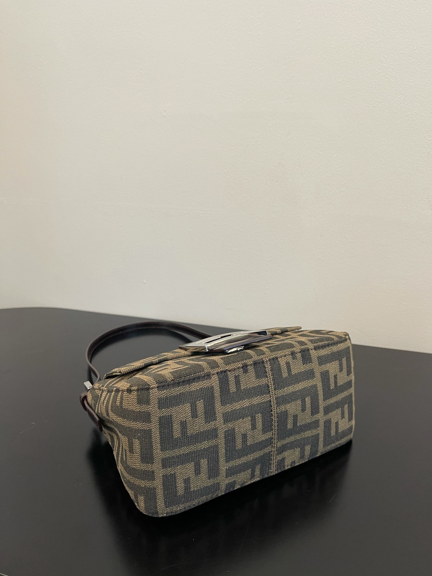 F**di small baguette bag-20x15x9cm