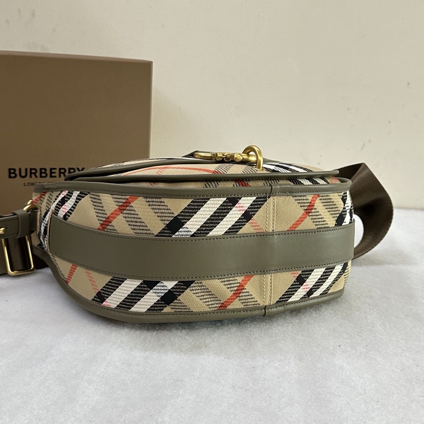 Burberr.y Small B Clip Check Messenger Bag -27.5*11*19CM