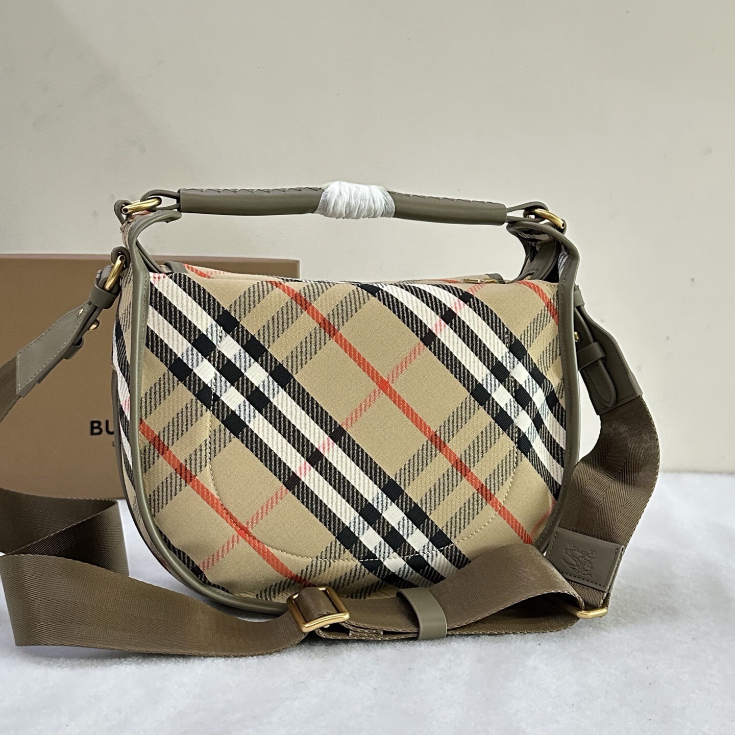 Burberr.y Small B Clip Check Messenger Bag -27.5*11*19CM