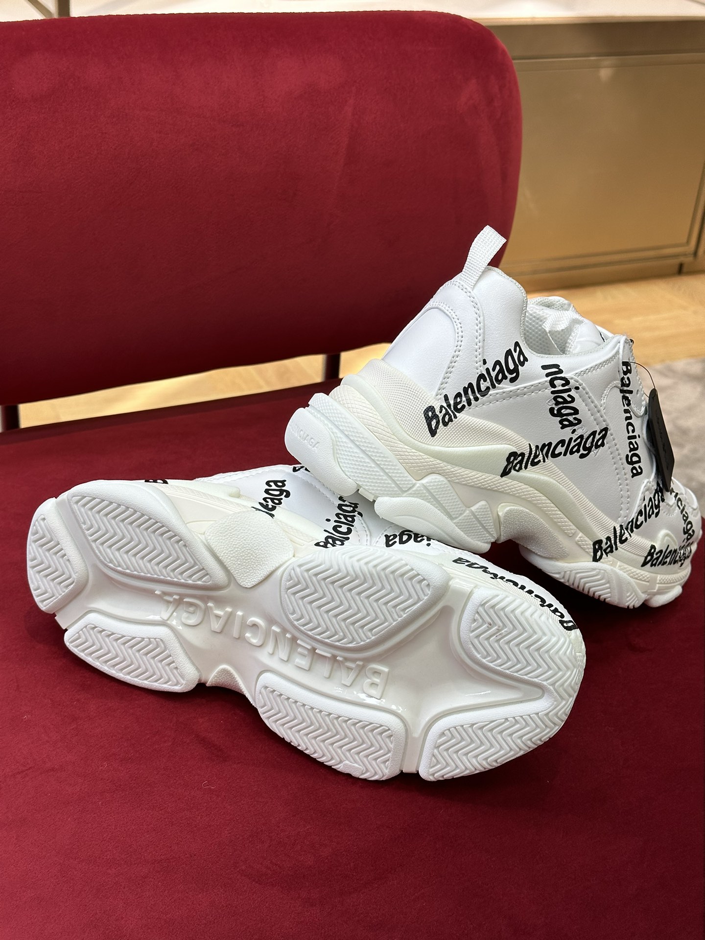 Ba*len*cia*ga sneaker
