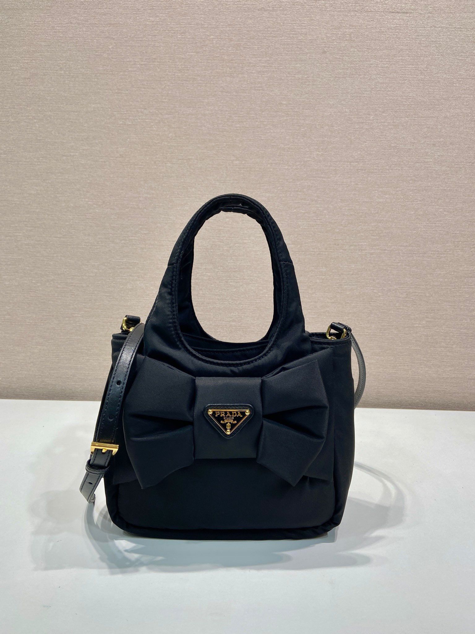 Pra*a mini bag aus gepolstertem re-nylon mit schleife-18*15.5*10
