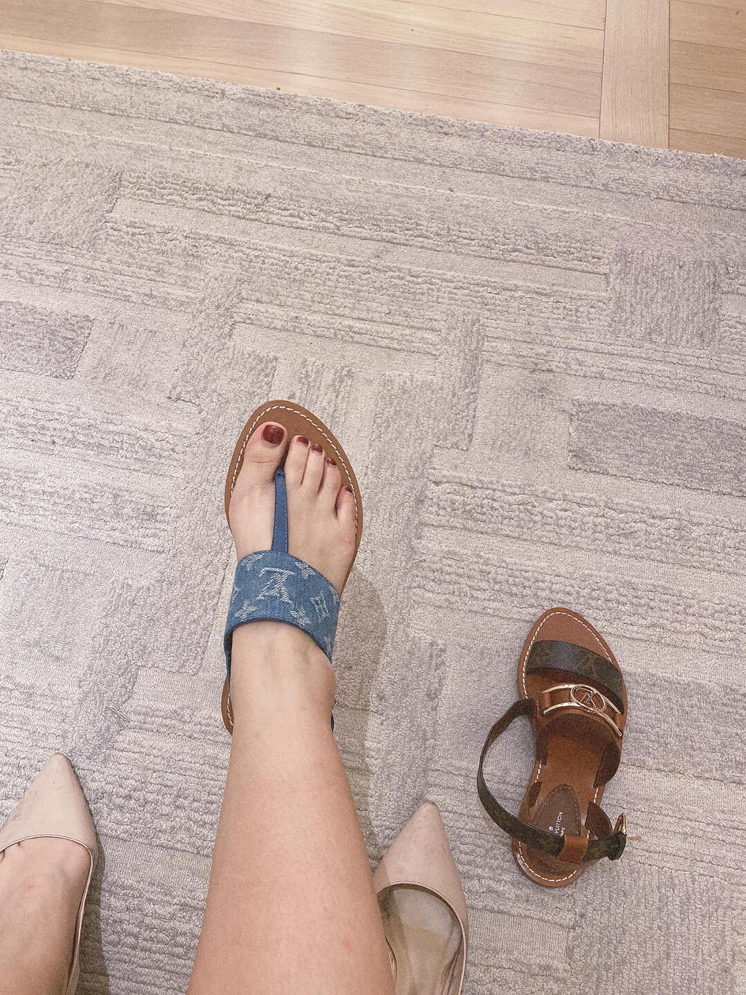 l0*is V*t0n sandals