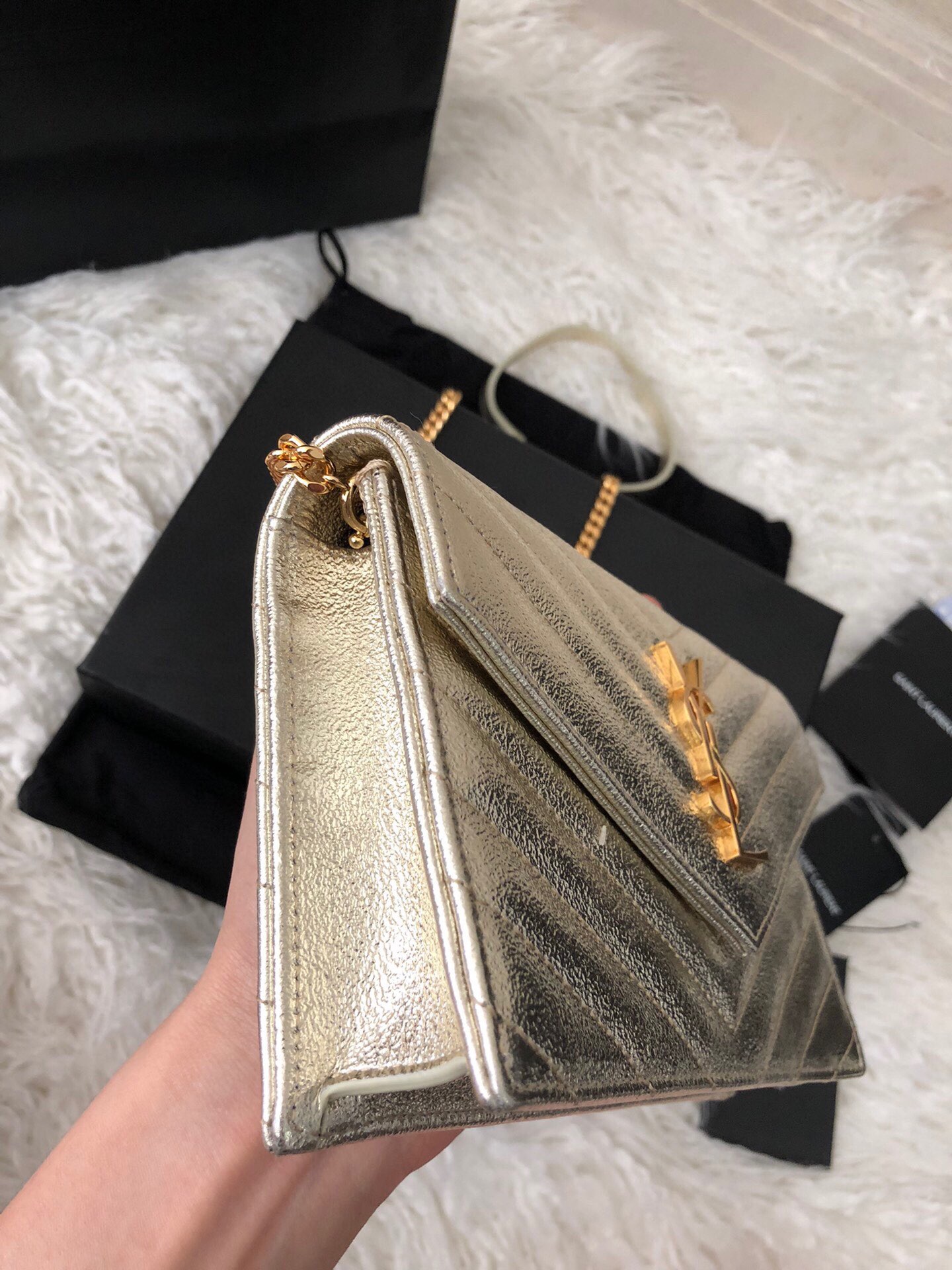 Y51 Gold Chevron Quilted Textured Leather -19x4x11CM