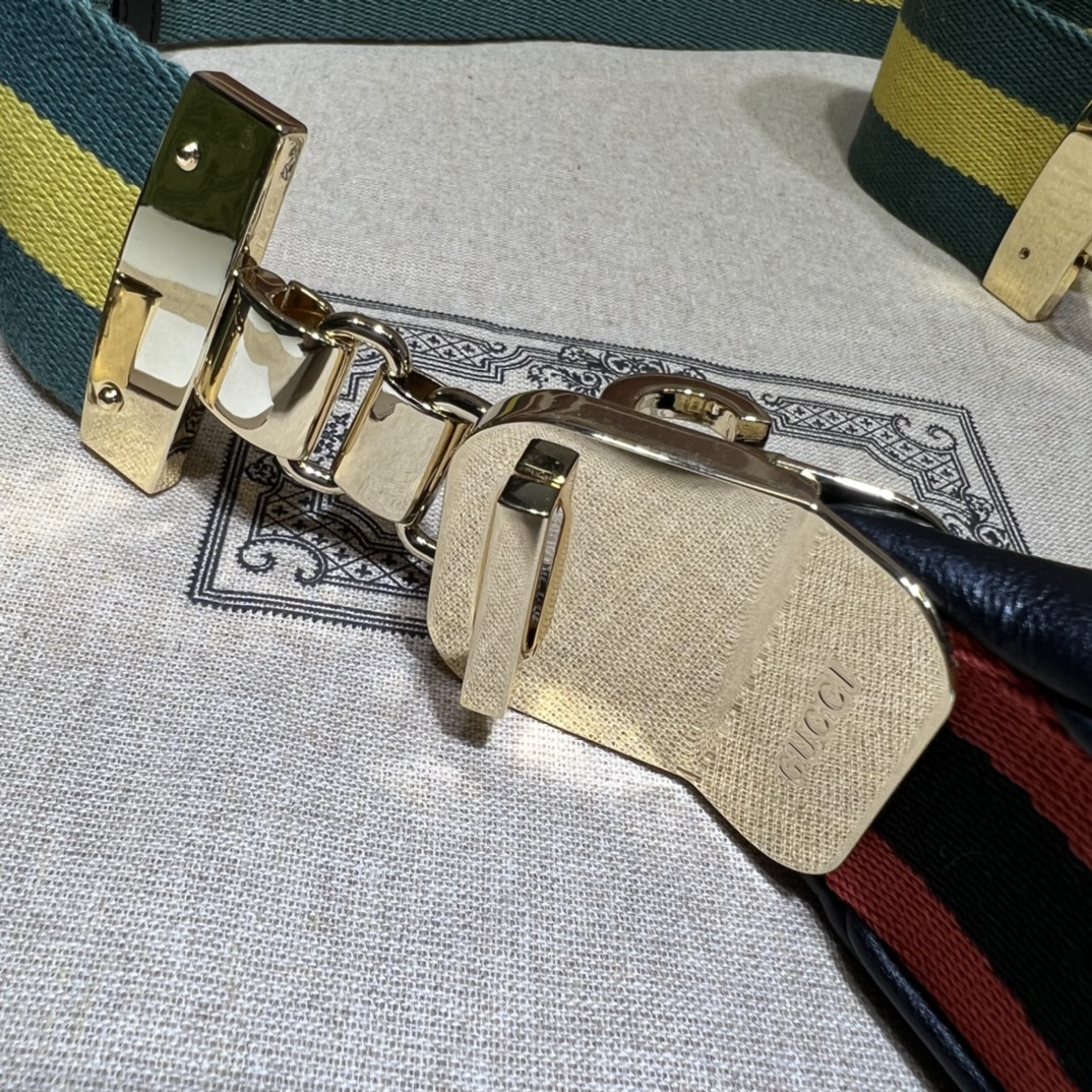 G*u*i attache small shoulder bag-23*22*5cm
