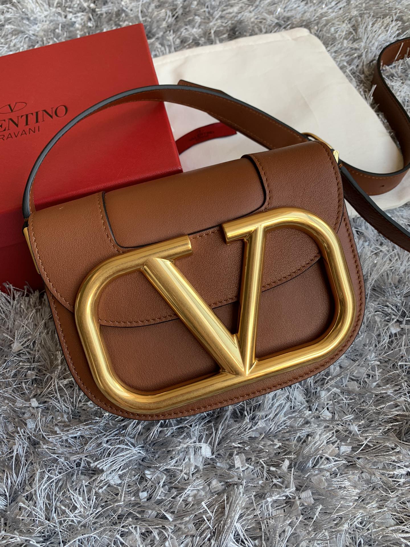 Va1e*ntin0 garavani s*pervee handbags-18*8*15cm