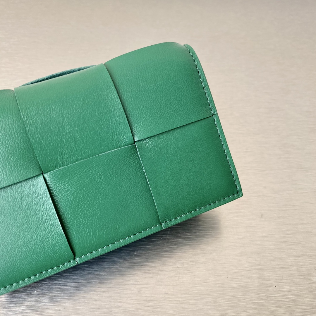 b0tte*a Ven*ta wallet-12cm