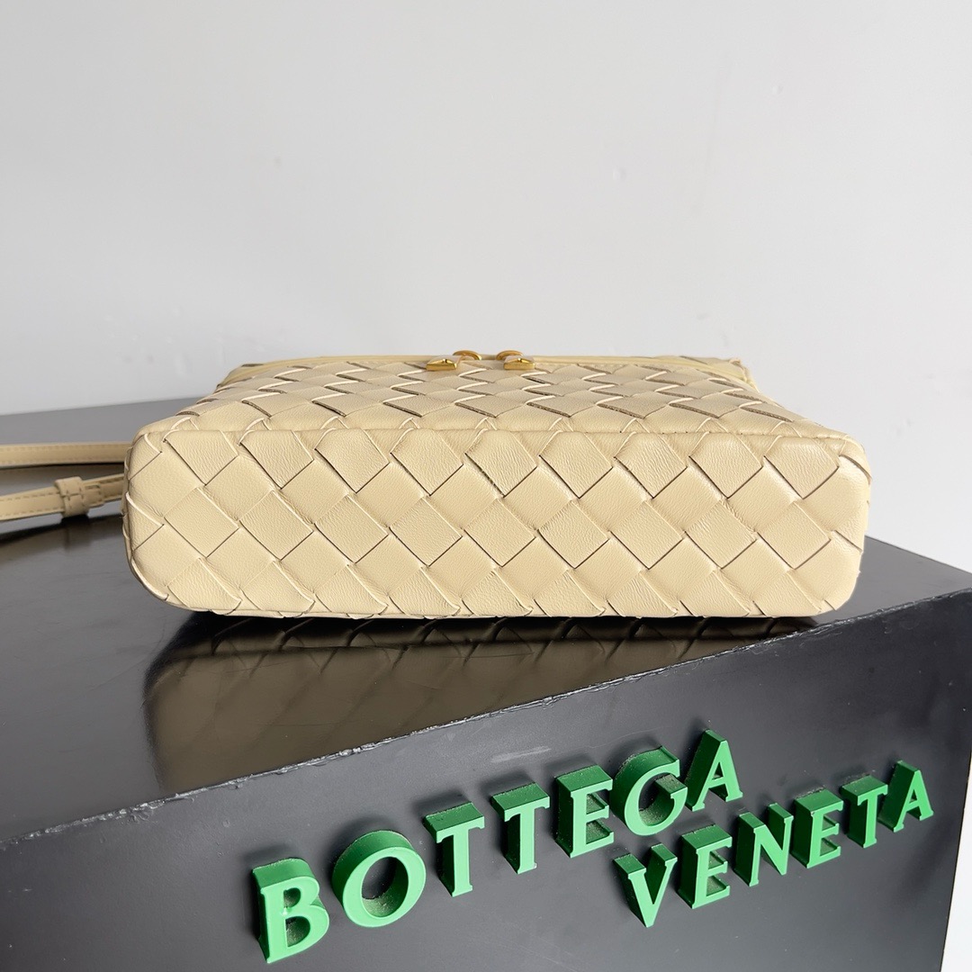 b0tte*a Ven*ta vanity case bag-22x12.5x5cm