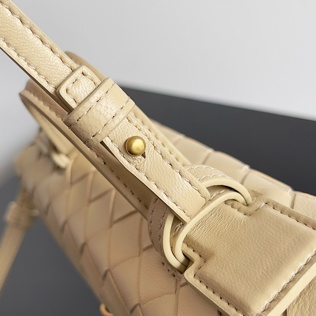 b0tte*a Ven*ta vanity case bag-22x12.5x5cm