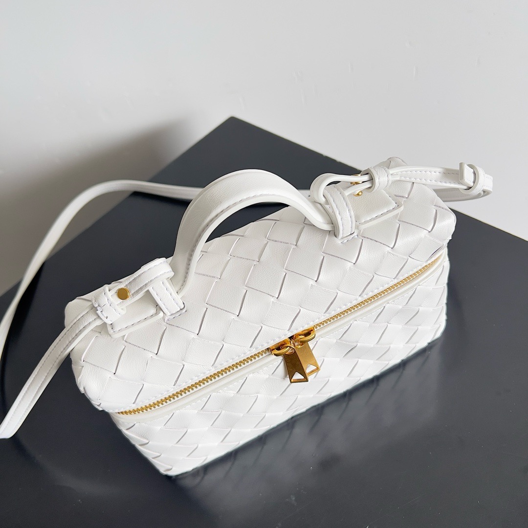 b0tte*a Ven*ta vanity case bag-22x12.5x5cm