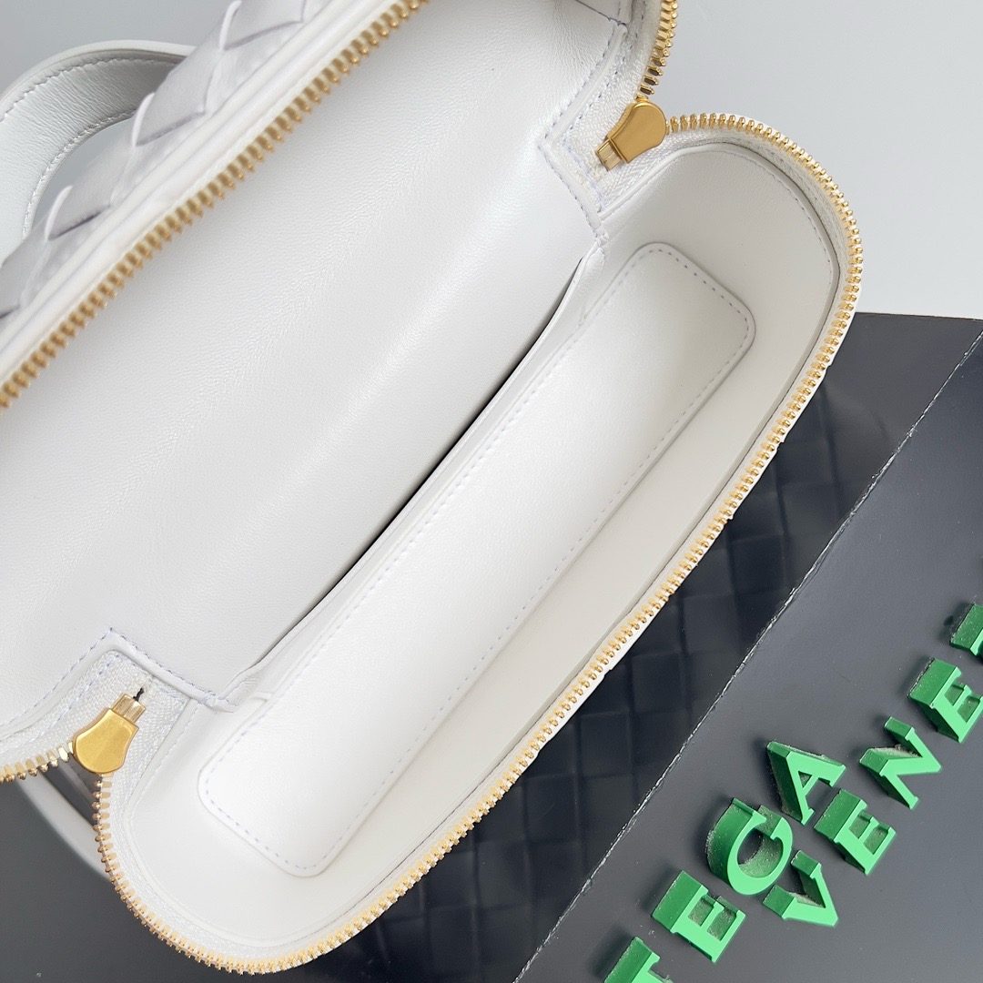 b0tte*a Ven*ta vanity case bag-22x12.5x5cm