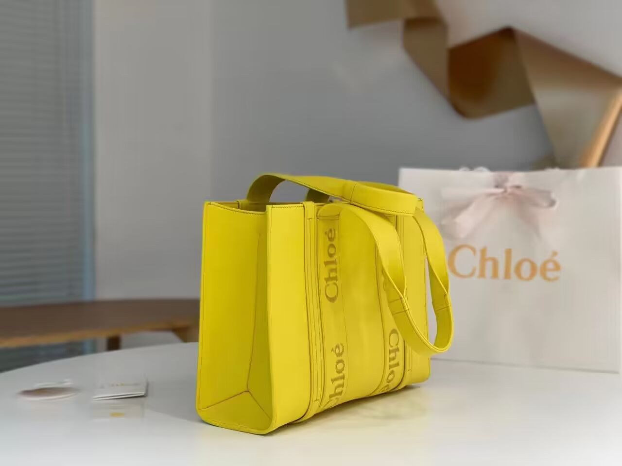 Ch10e woody tote bag