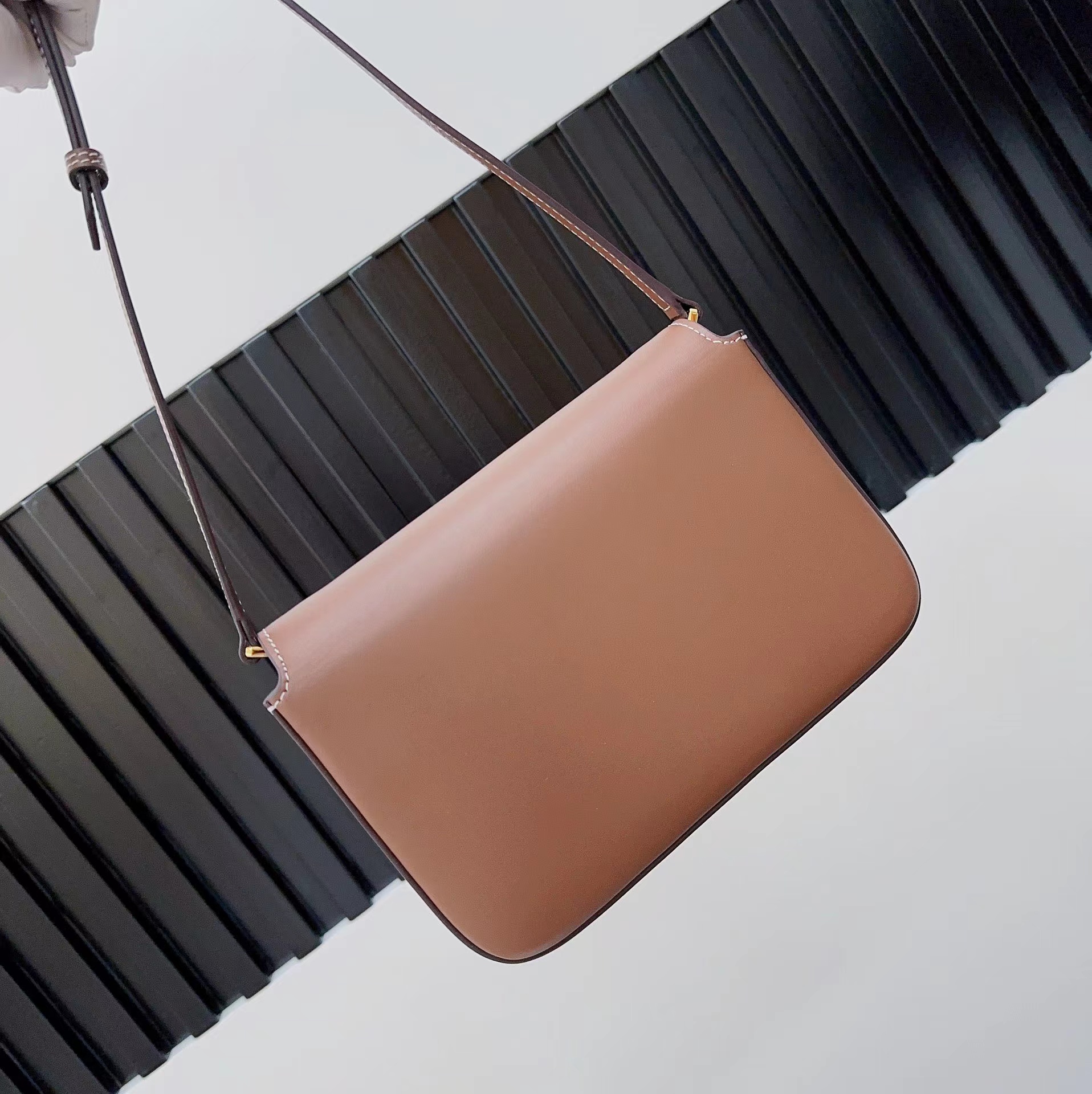 B**rry crossbody bag-19.5*7*16cm