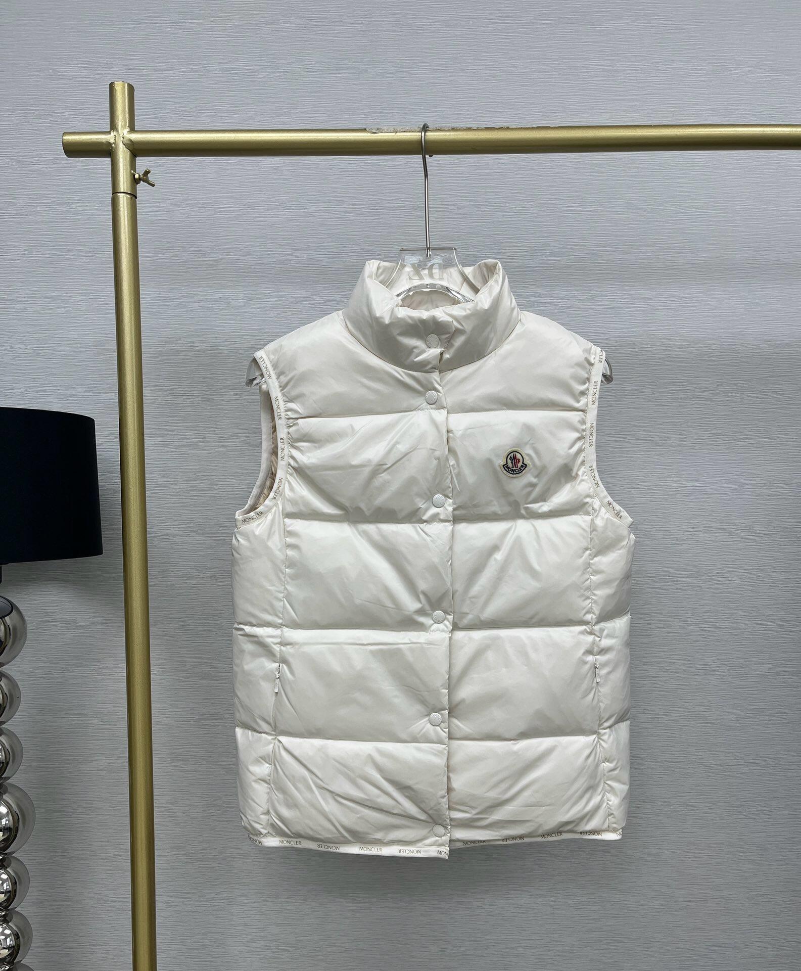 Can*a Go*e vest