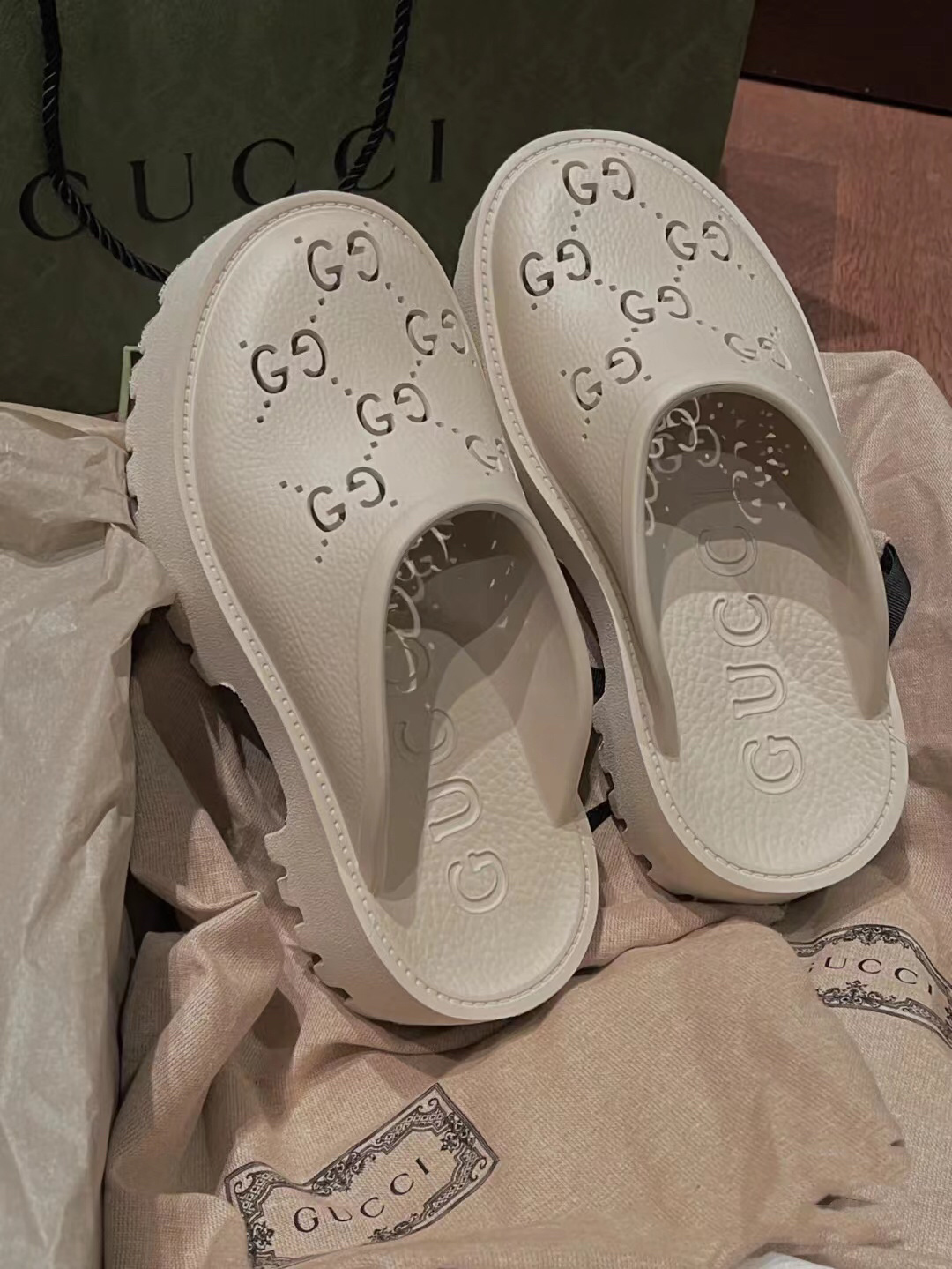 G*u*i slides