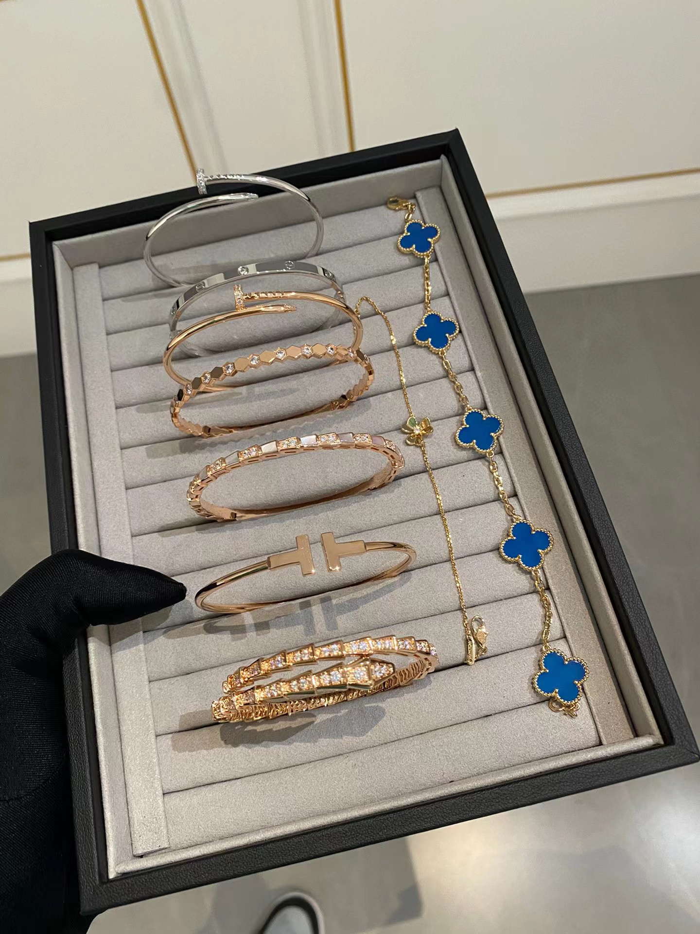 Ca*t*er bracelet