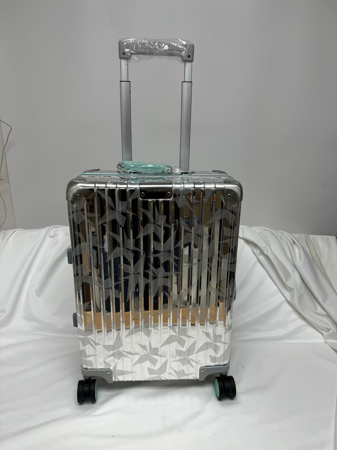 r1m0wa lU*gage-‭20inch