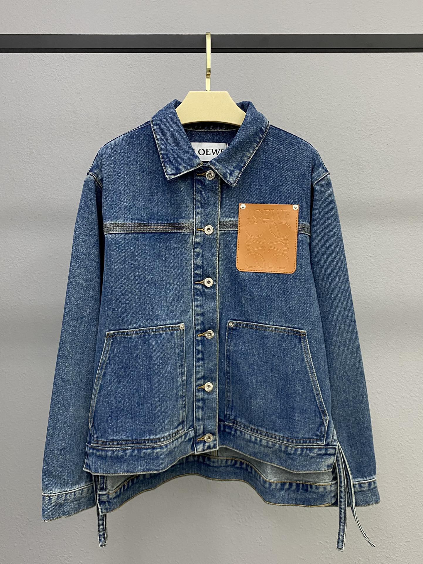 l0ew* anagram-debossed De*1m jacket
