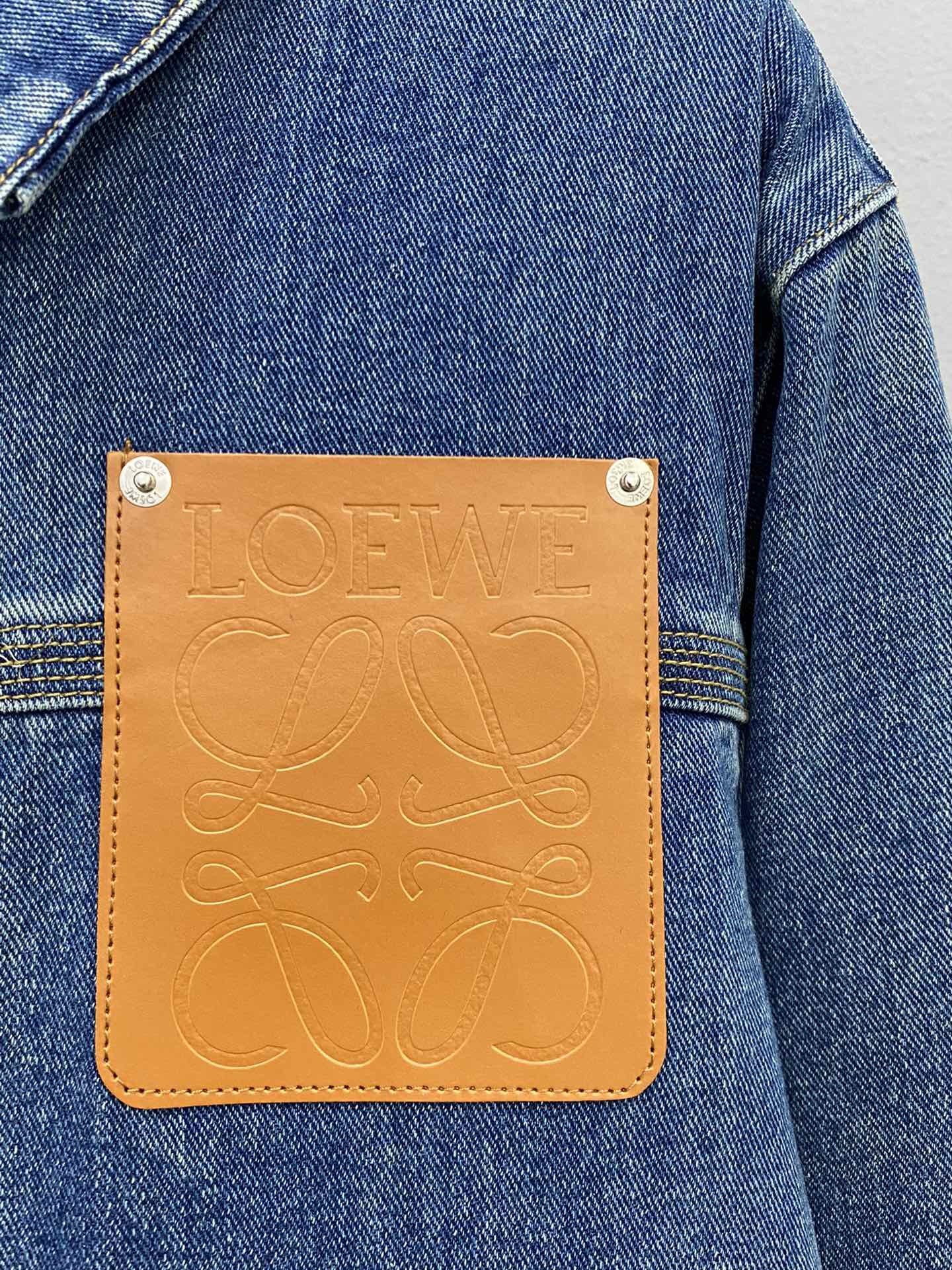 l0ew* anagram-debossed De*1m jacket