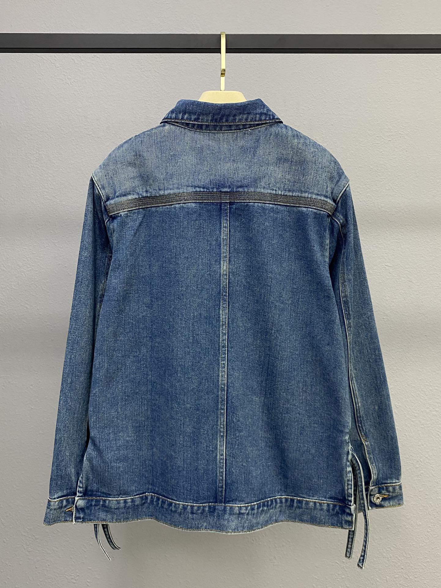 l0ew* anagram-debossed De*1m jacket