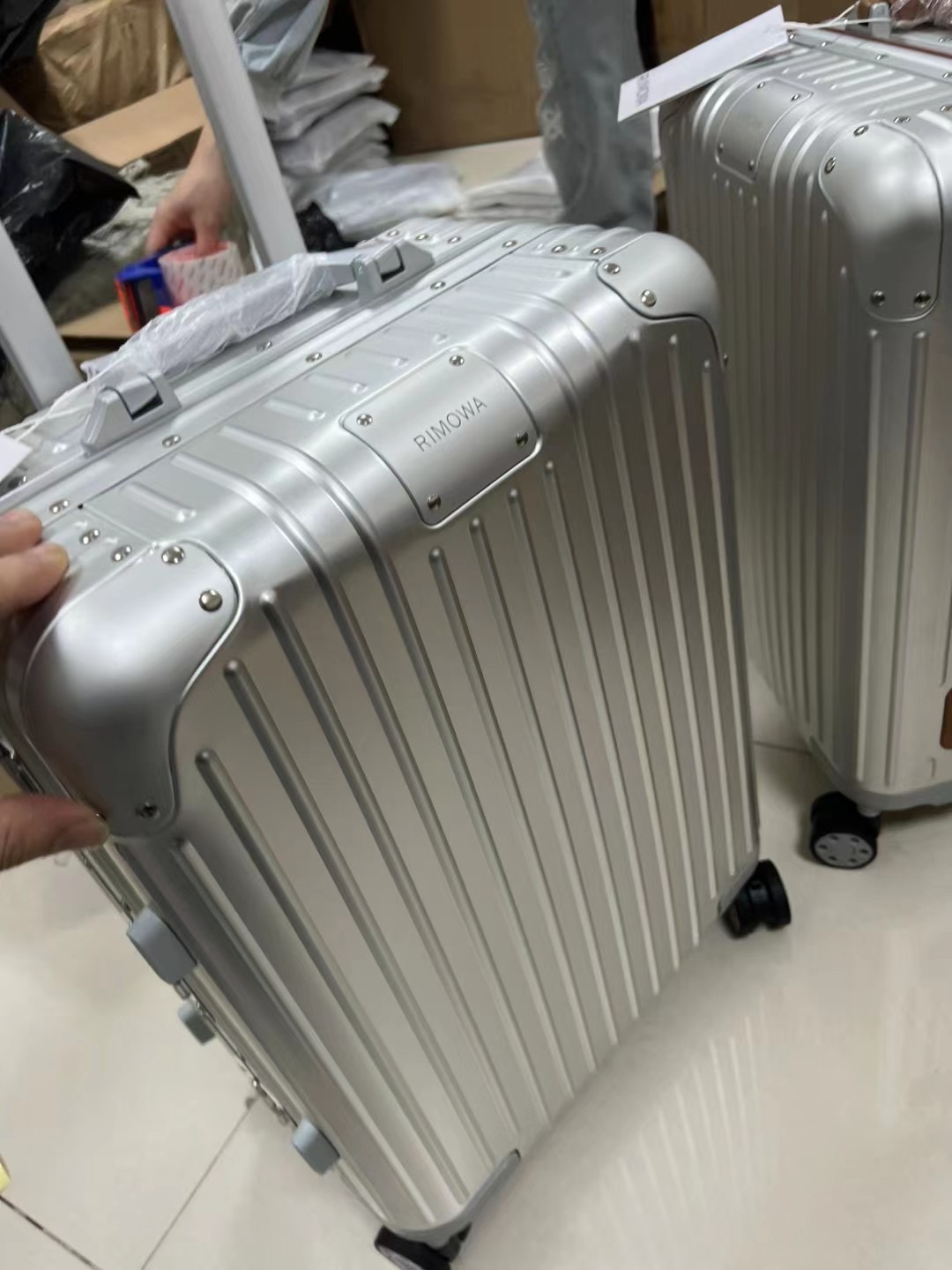 r1m0wa essential ttrunk plus lU*gage-‭20inch