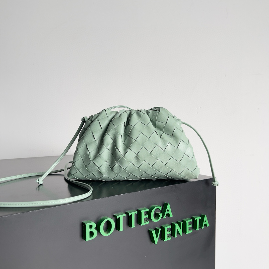 b0tte*a Ven*ta the pouch bag-22*9cm