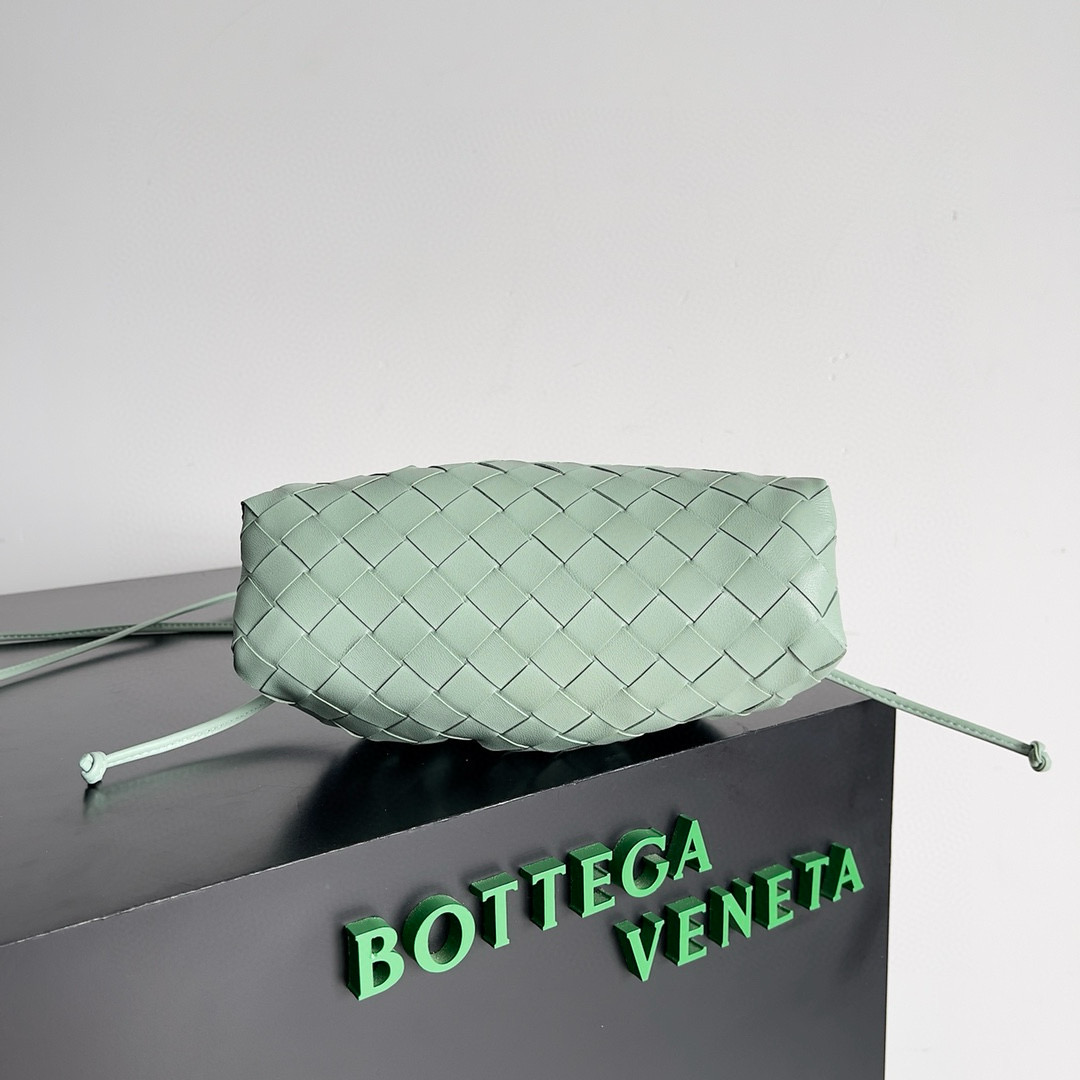 b0tte*a Ven*ta the pouch bag-22*9cm