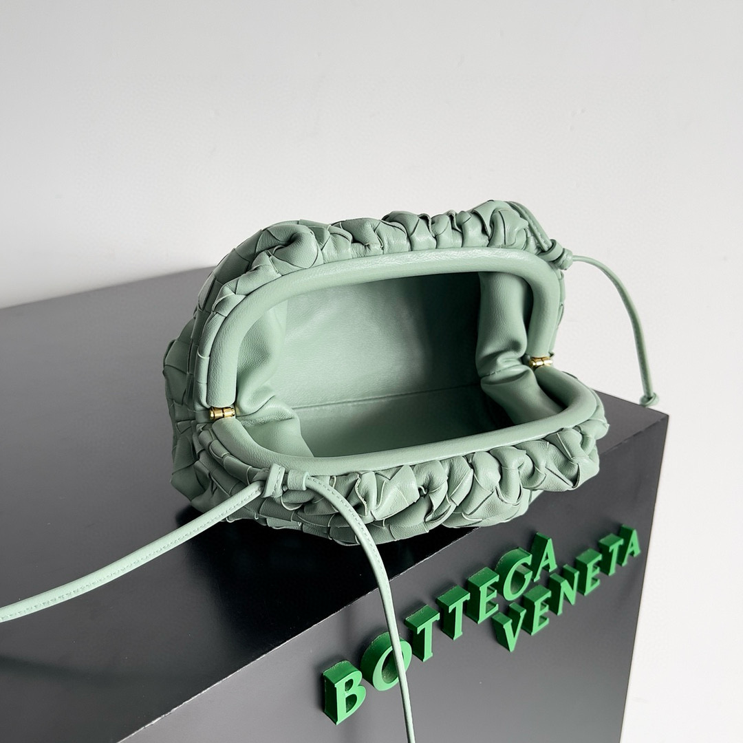 b0tte*a Ven*ta the pouch bag-22*9cm