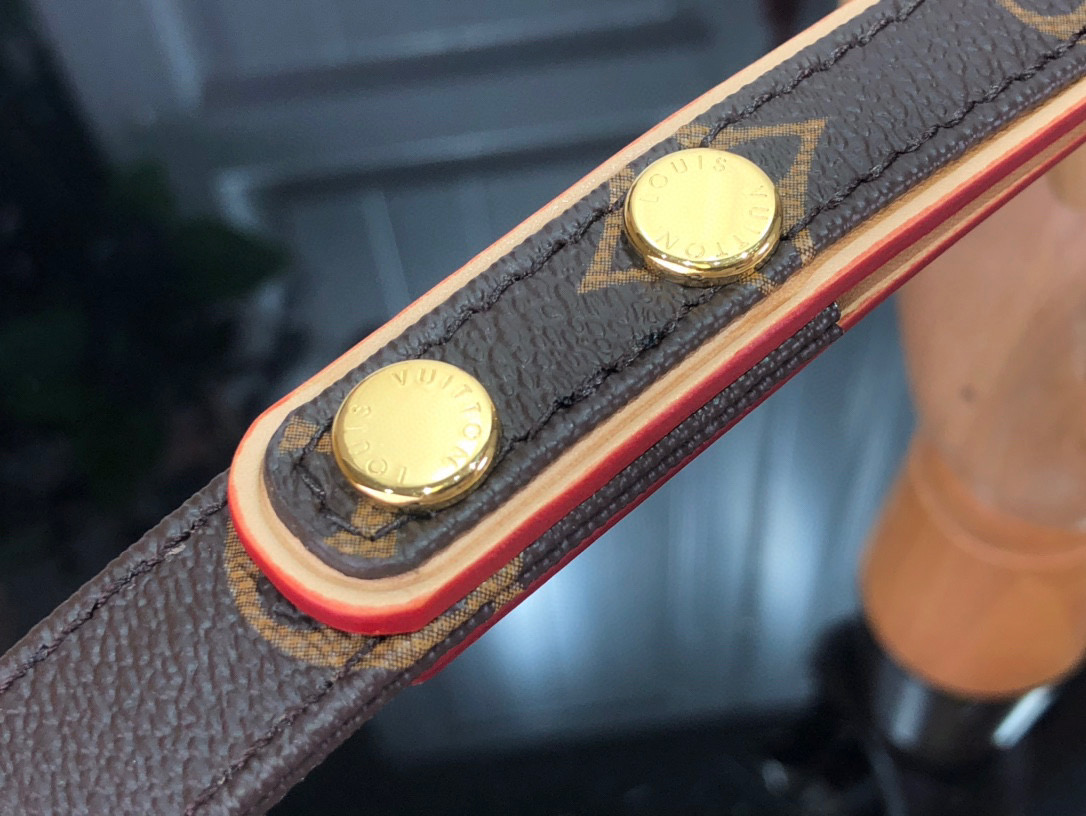 l0*is V*t0n straps