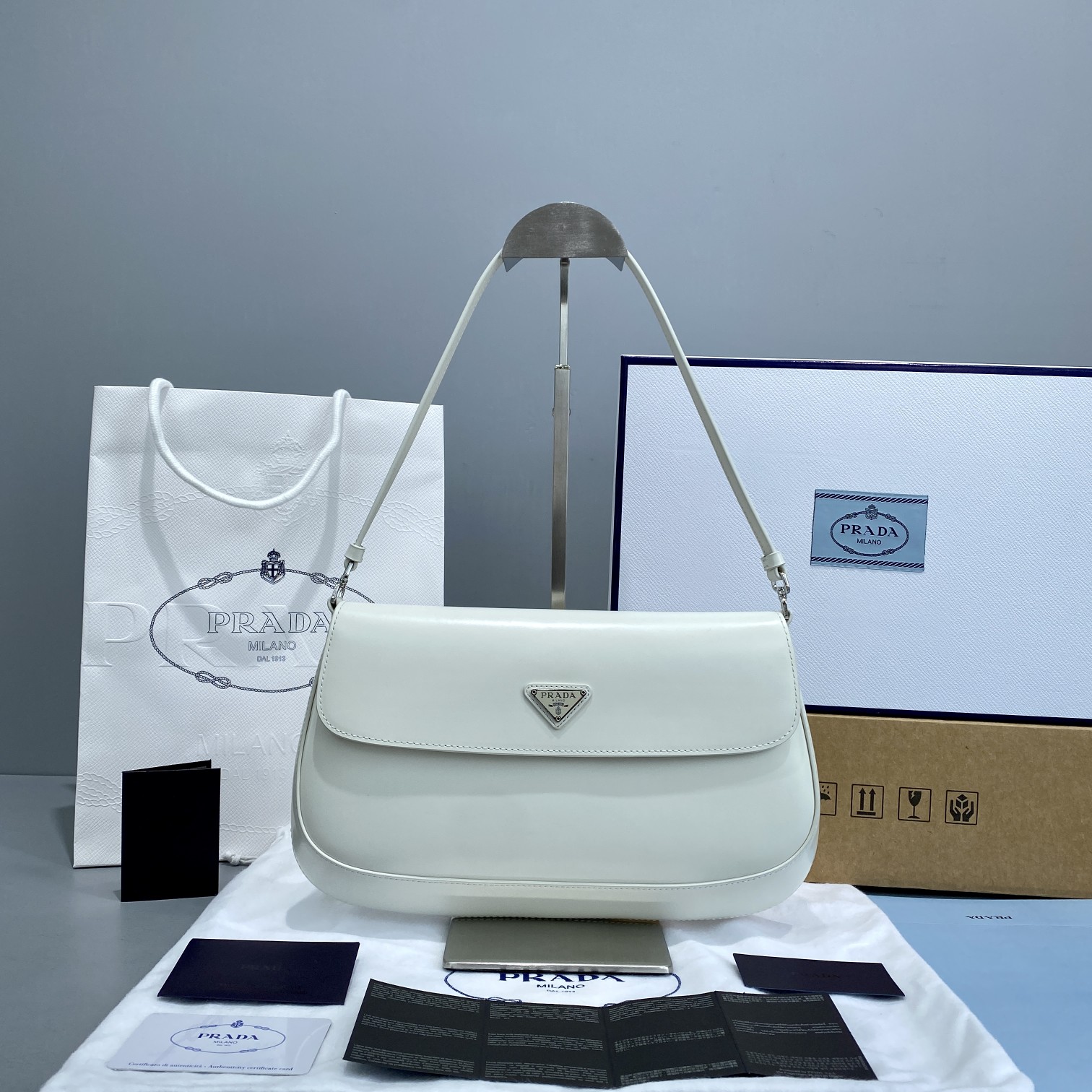 Pra*a cleo handbags-patent leather-30x18.5x4cm
