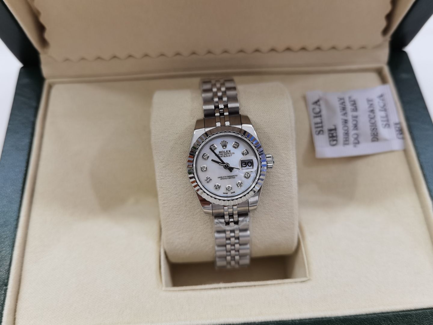 R*l*x lady-date just watch