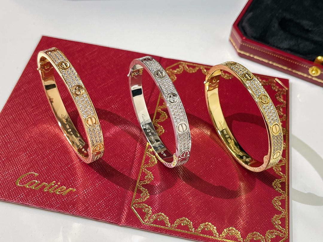 Ca*t*er bracelet