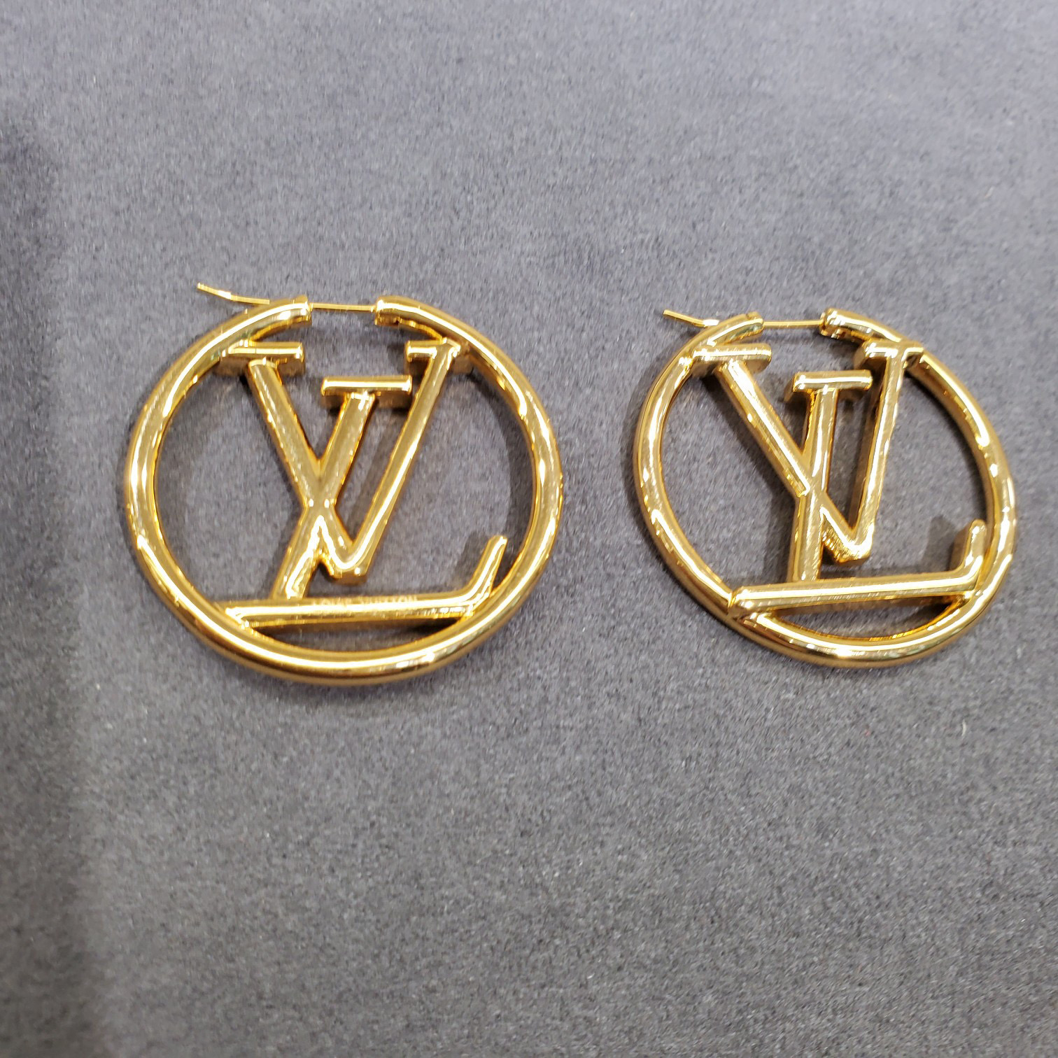 l0*is V*t0n earring