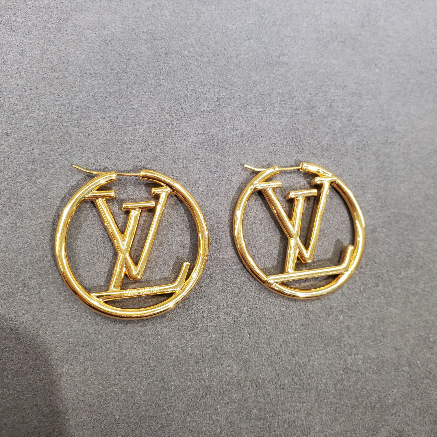 l0*is V*t0n earring