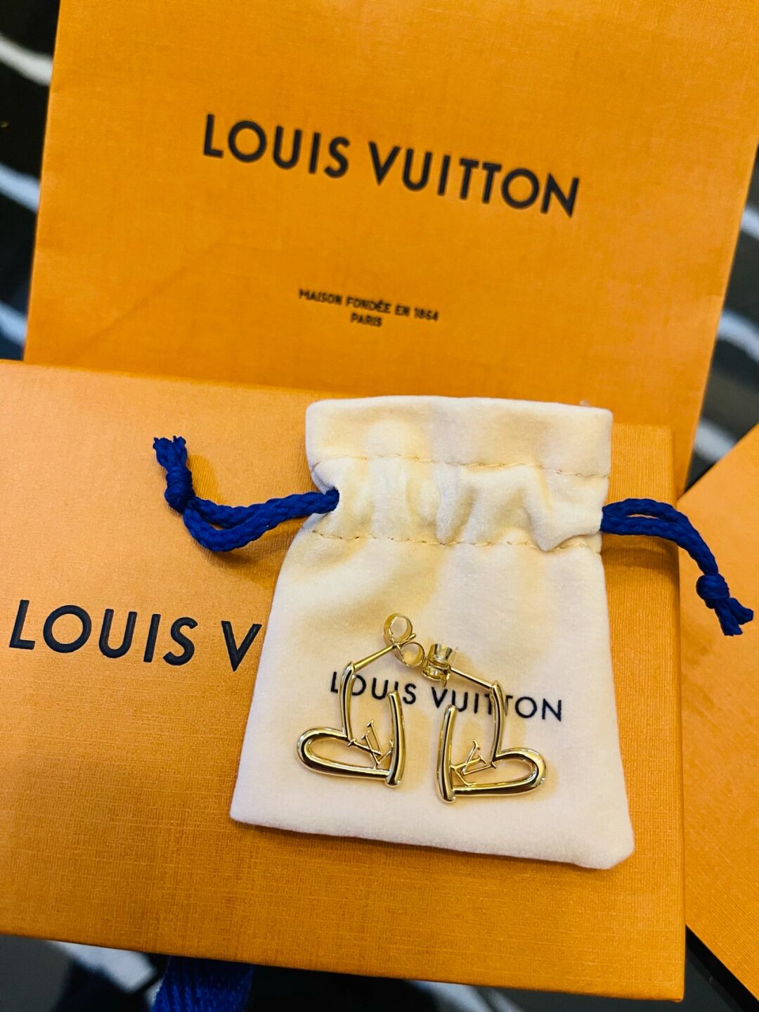 l0*is V*t0n earring