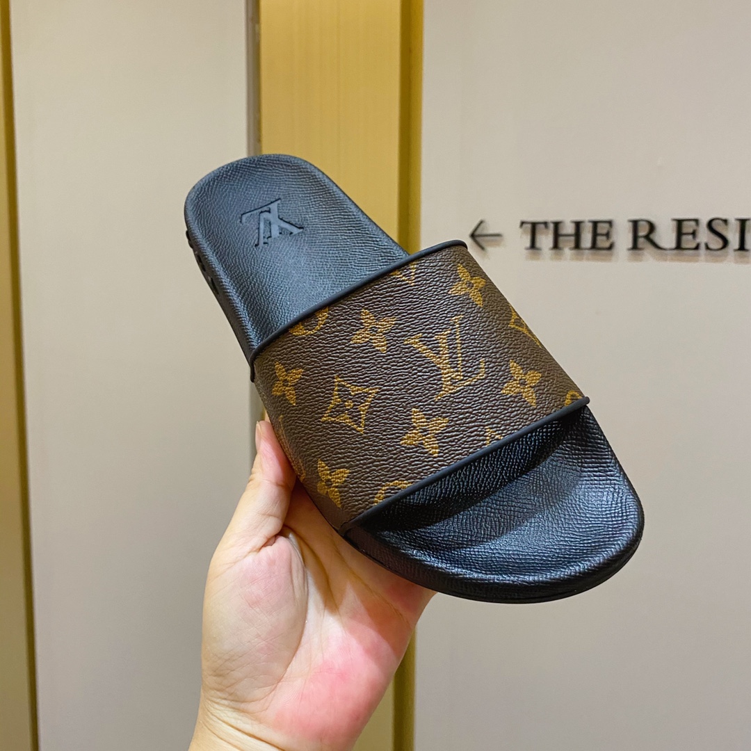 l0*is V*t0n slippers