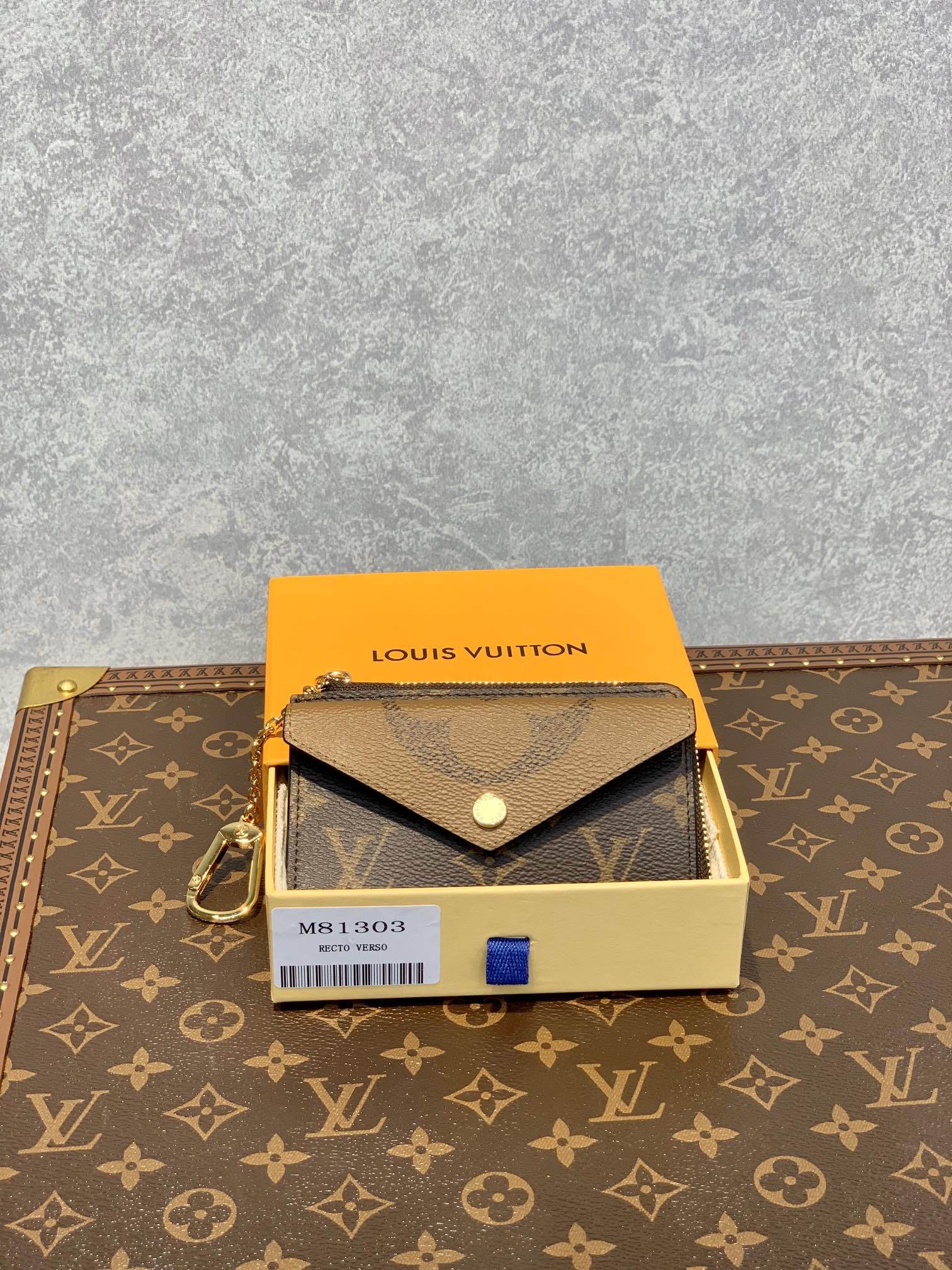 l0*is V*t0n m81303 recto verso -13*9.5*2cm