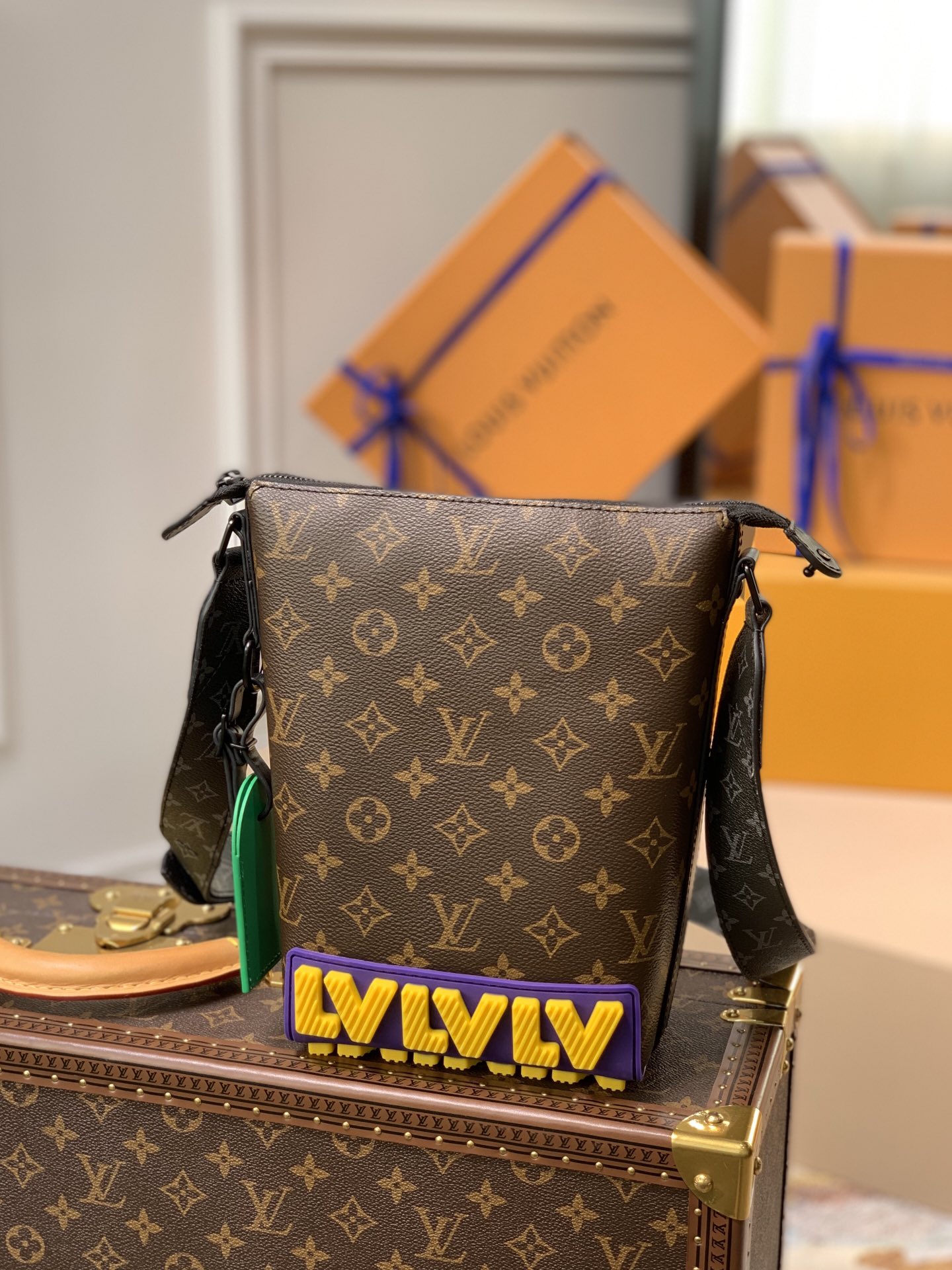 l0*is V*t0n cruiser handbags-25*22.5*13cm